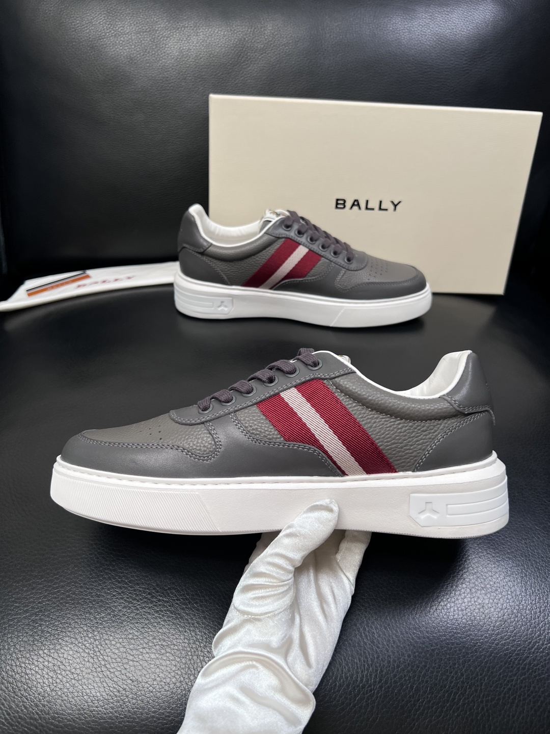 BALLY  高品质  顶级工艺品  巴利 专柜同原厂配置 ，鞋面意大利进口牛皮面料，进口水染牛皮里垫 