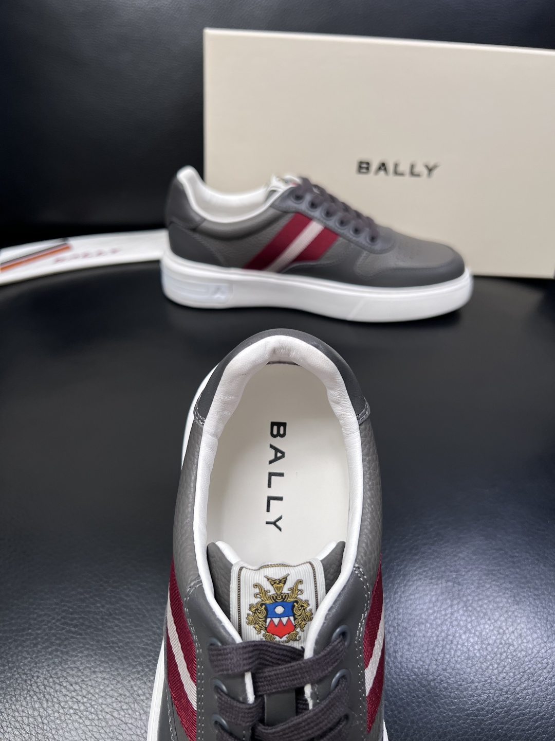 BALLY  高品质  顶级工艺品  巴利 专柜同原厂配置 ，鞋面意大利进口牛皮面料，进口水染牛皮里垫 