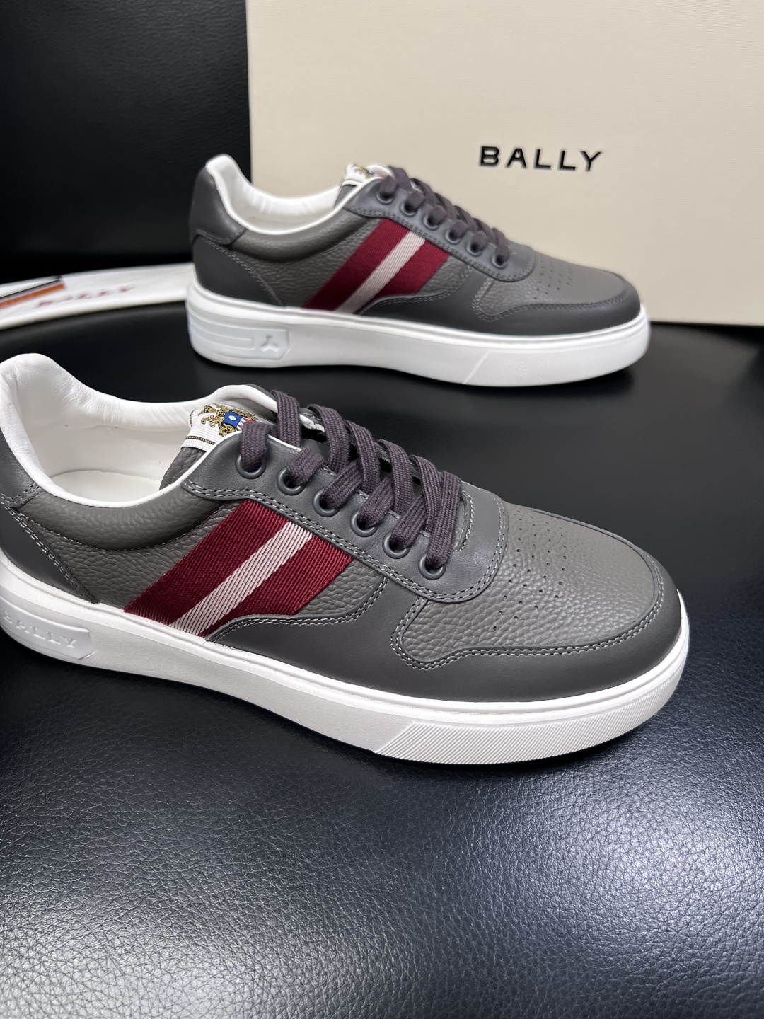 BALLY  高品质  顶级工艺品  巴利 专柜同原厂配置 ，鞋面意大利进口牛皮面料，进口水染牛皮里垫 