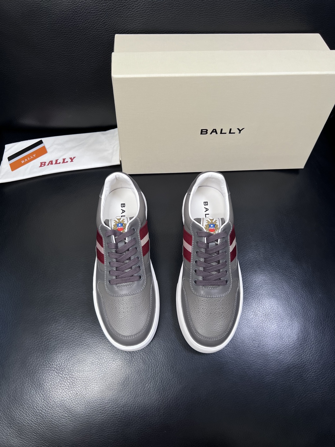 BALLY  高品质  顶级工艺品  巴利 专柜同原厂配置 ，鞋面意大利进口牛皮面料，进口水染牛皮里垫 