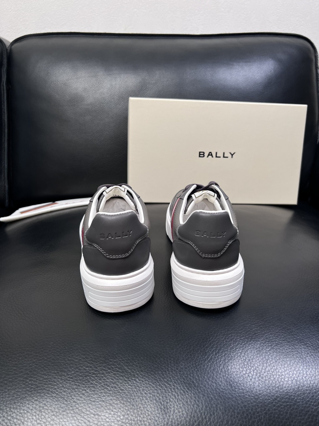 BALLY  高品质  顶级工艺品  巴利 专柜同原厂配置 ，鞋面意大利进口牛皮面料，进口水染牛皮里垫 