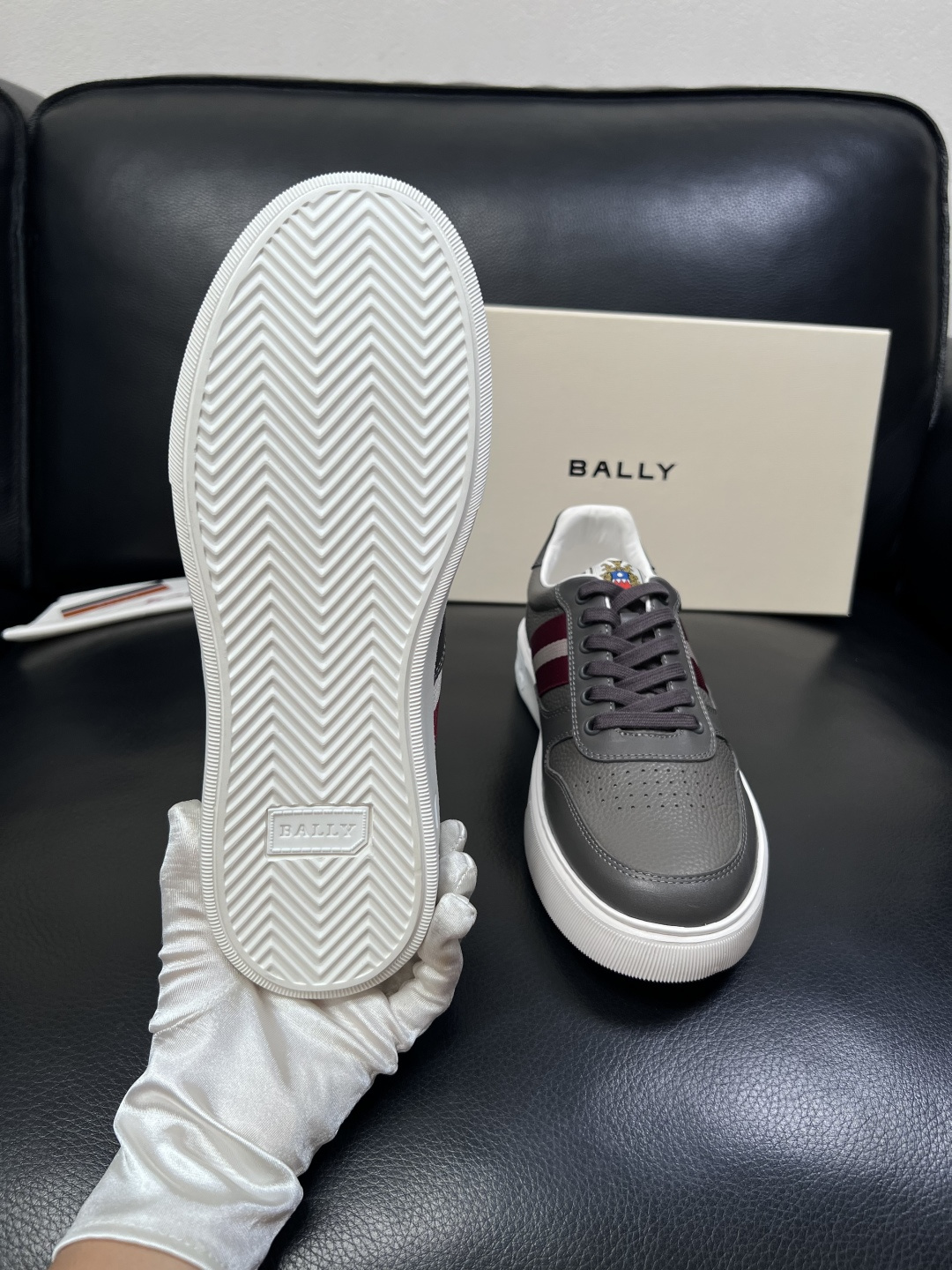 BALLY  高品质  顶级工艺品  巴利 专柜同原厂配置 ，鞋面意大利进口牛皮面料，进口水染牛皮里垫 