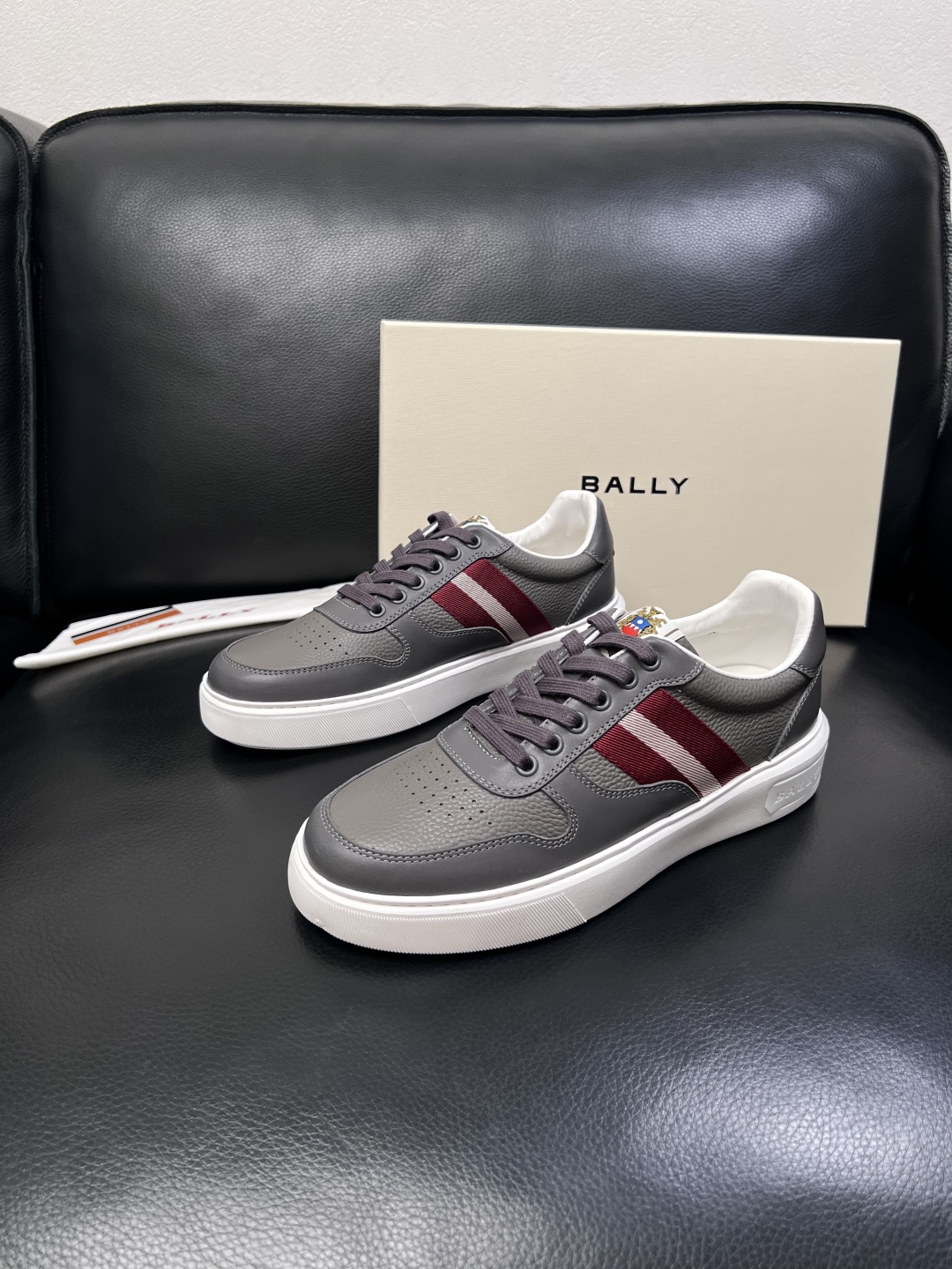 BALLY  高品质  顶级工艺品  巴利 专柜同原厂配置 ，鞋面意大利进口牛皮面料，进口水染牛皮里垫 