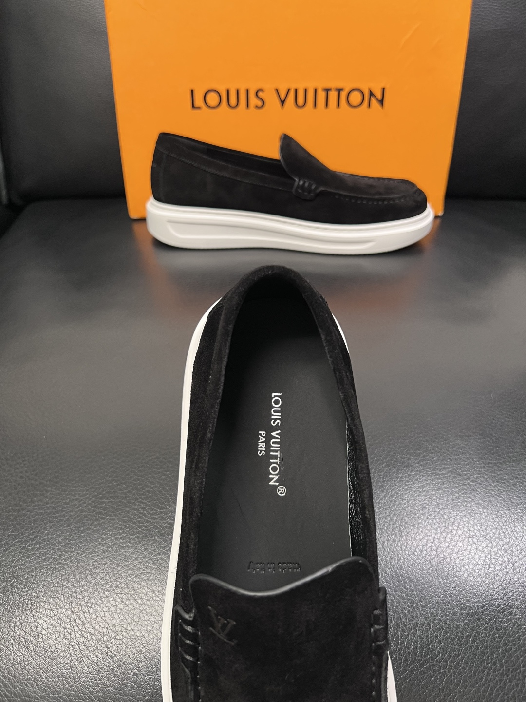 Lv  高品质  顶级工艺品  路易威登，运动板鞋专柜同步，鞋面意大利进口，高品质拼接缤纷色彩复杂工艺品