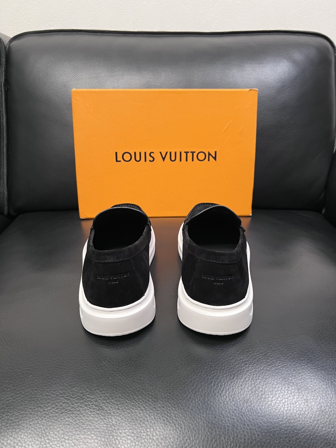 Lv  高品质  顶级工艺品  路易威登，运动板鞋专柜同步，鞋面意大利进口，高品质拼接缤纷色彩复杂工艺品