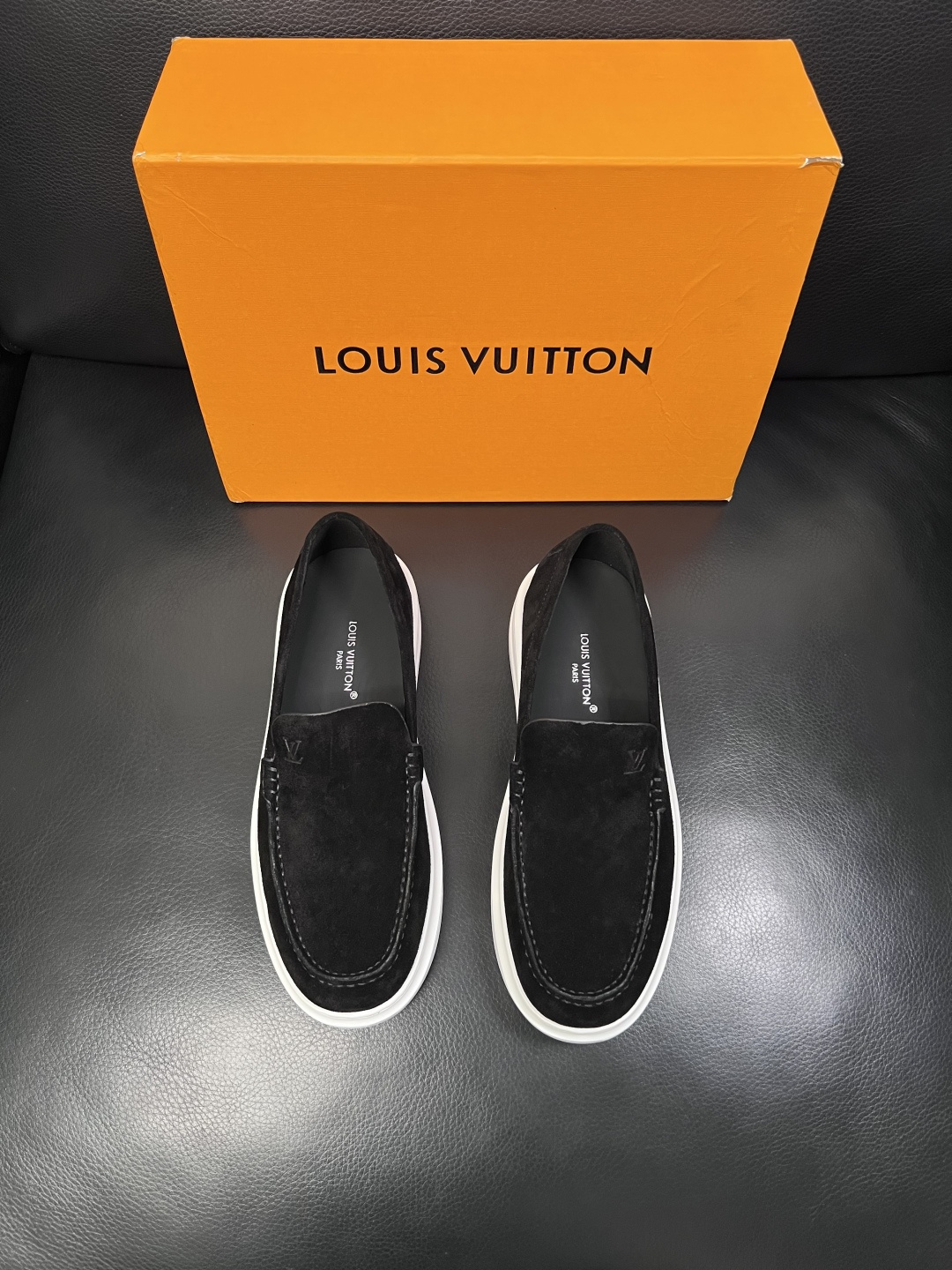 Lv  高品质  顶级工艺品  路易威登，运动板鞋专柜同步，鞋面意大利进口，高品质拼接缤纷色彩复杂工艺品
