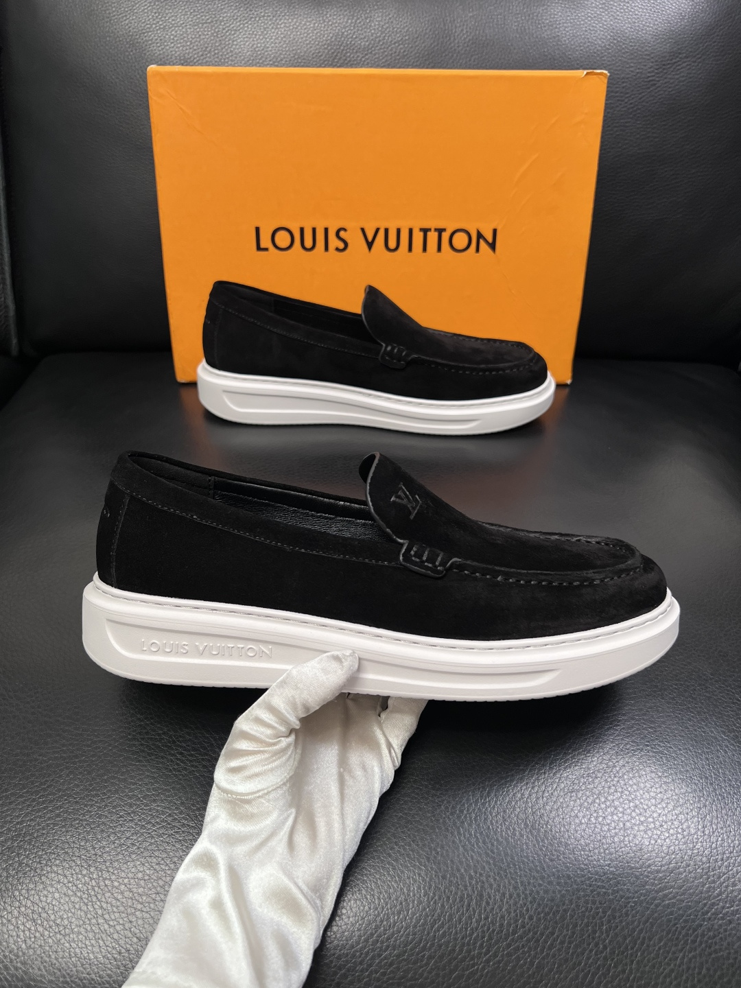 Lv  高品质  顶级工艺品  路易威登，运动板鞋专柜同步，鞋面意大利进口，高品质拼接缤纷色彩复杂工艺品