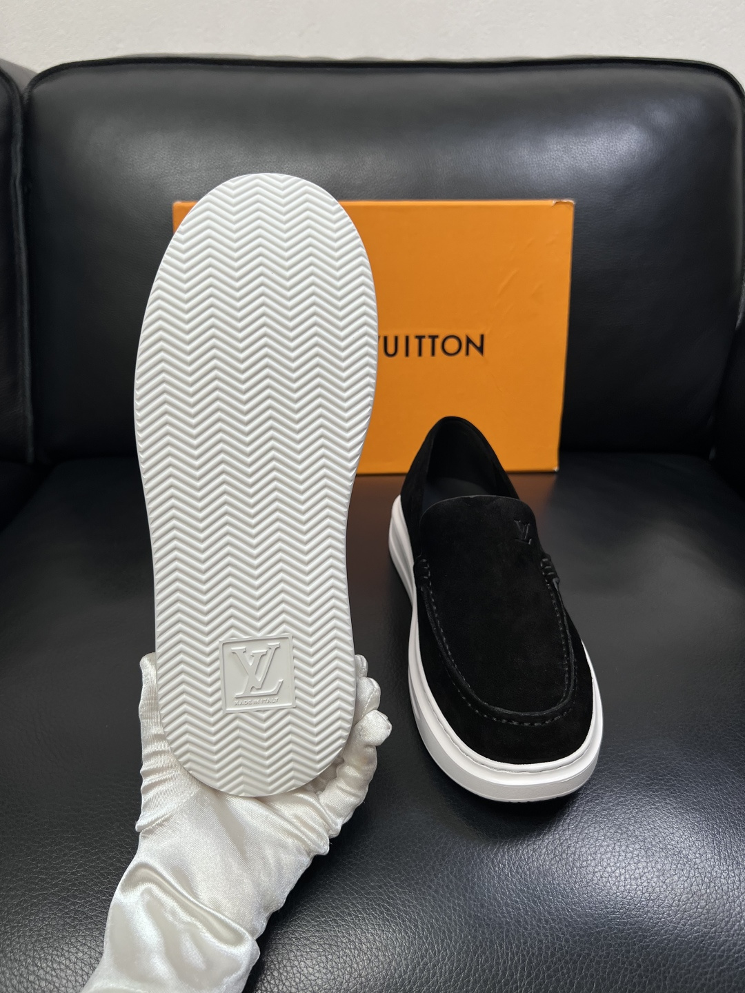 Lv  高品质  顶级工艺品  路易威登，运动板鞋专柜同步，鞋面意大利进口，高品质拼接缤纷色彩复杂工艺品