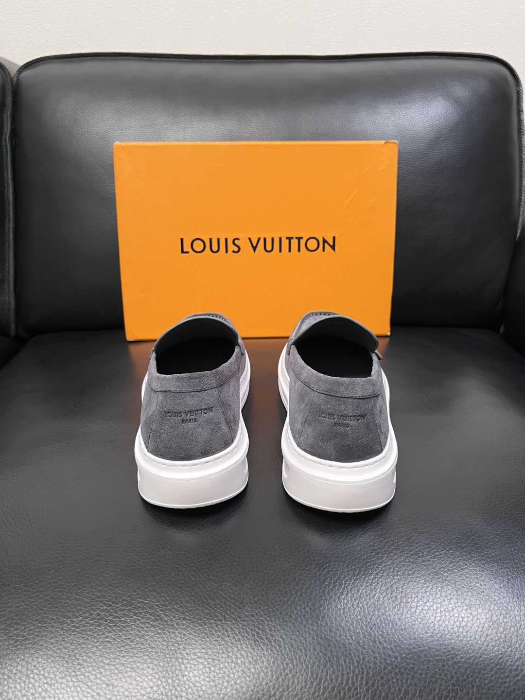 Lv  高品质  顶级工艺品  路易威登，运动板鞋专柜同步，鞋面意大利进口，高品质拼接缤纷色彩复杂工艺品