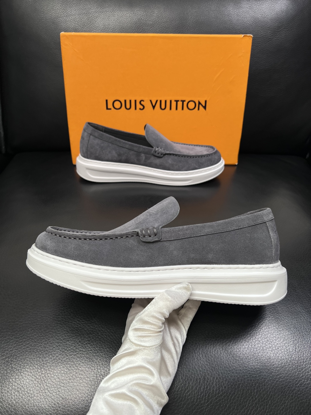 Lv  高品质  顶级工艺品  路易威登，运动板鞋专柜同步，鞋面意大利进口，高品质拼接缤纷色彩复杂工艺品