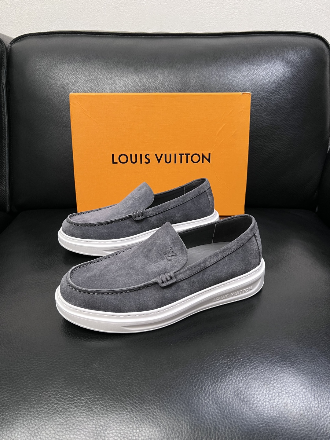 Lv  高品质  顶级工艺品  路易威登，运动板鞋专柜同步，鞋面意大利进口，高品质拼接缤纷色彩复杂工艺品