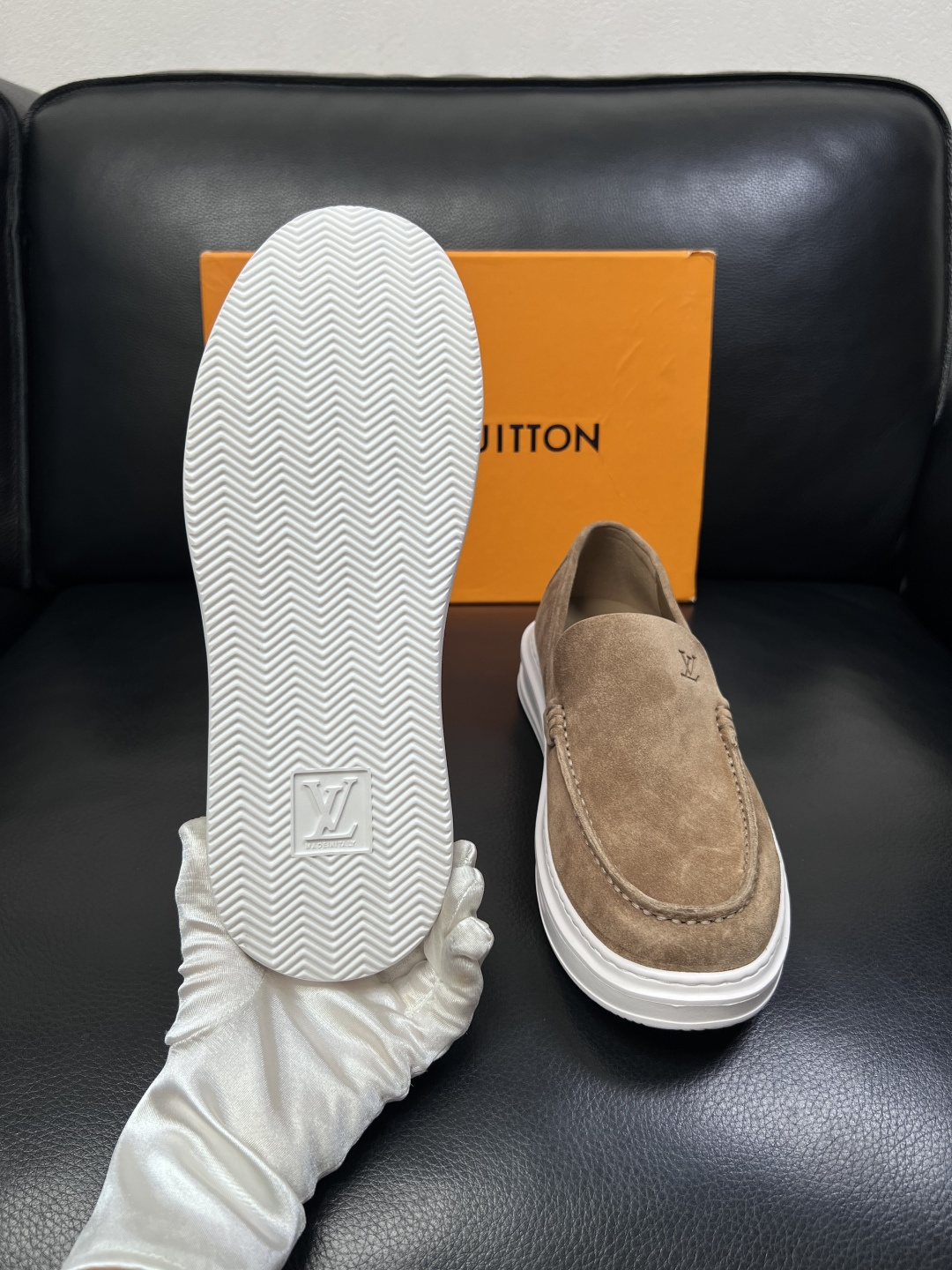 Lv  高品质  顶级工艺品  路易威登，运动板鞋专柜同步，鞋面意大利进口，高品质拼接缤纷色彩复杂工艺品