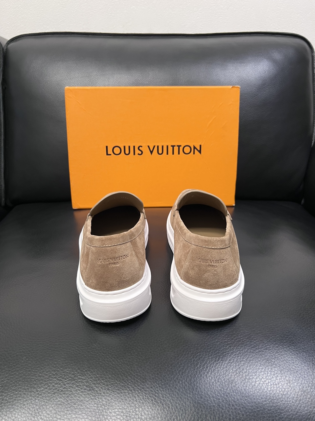 Lv  高品质  顶级工艺品  路易威登，运动板鞋专柜同步，鞋面意大利进口，高品质拼接缤纷色彩复杂工艺品