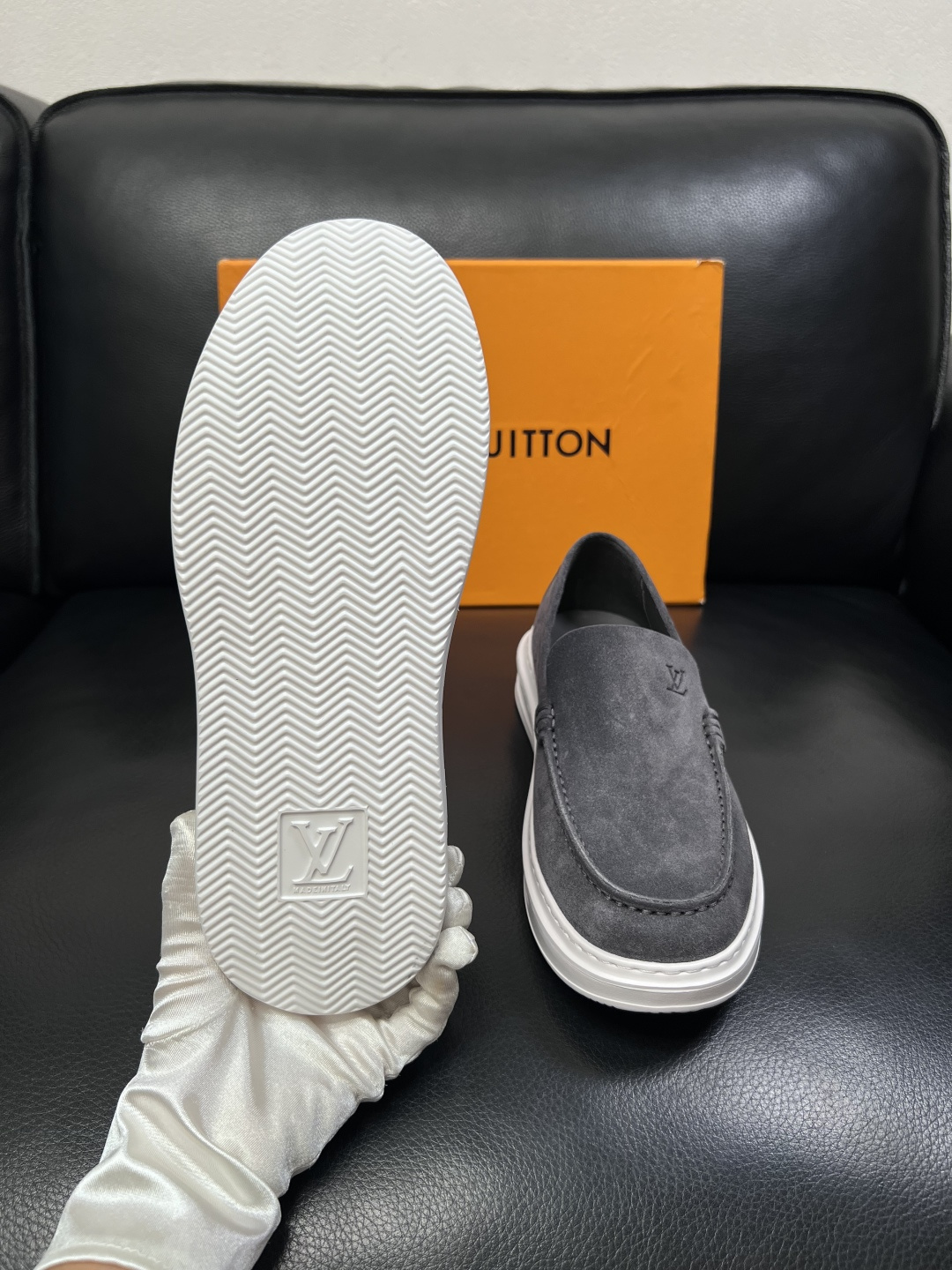 Lv  高品质  顶级工艺品  路易威登，运动板鞋专柜同步，鞋面意大利进口，高品质拼接缤纷色彩复杂工艺品