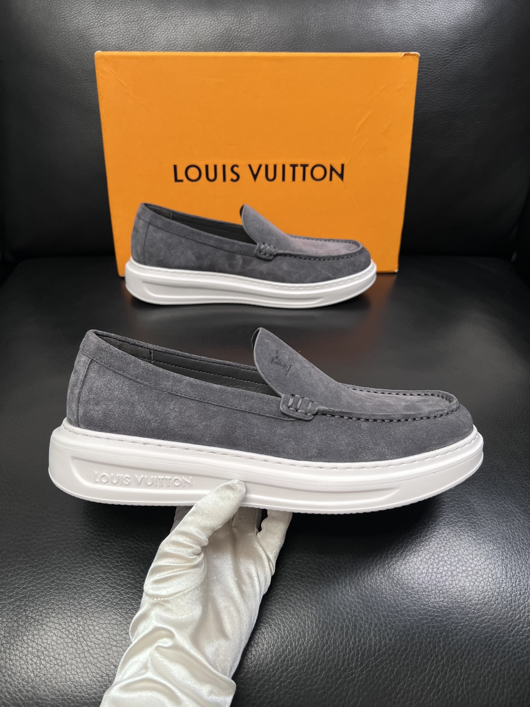 Lv  高品质  顶级工艺品  路易威登，运动板鞋专柜同步，鞋面意大利进口，高品质拼接缤纷色彩复杂工艺品