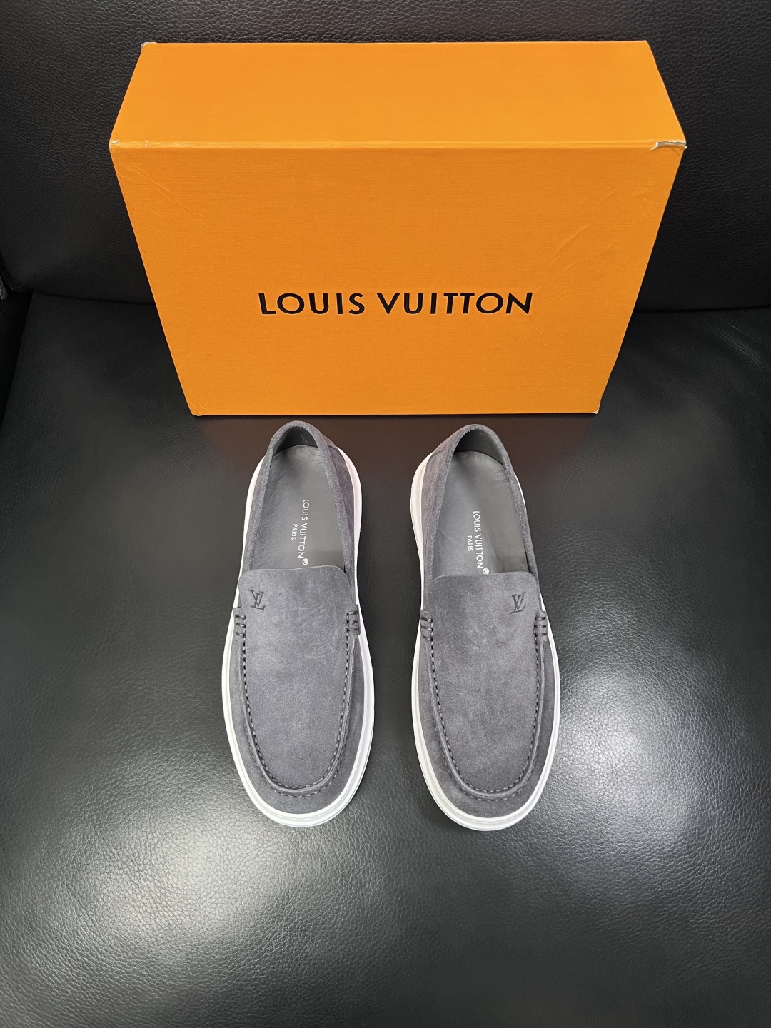 Lv  高品质  顶级工艺品  路易威登，运动板鞋专柜同步，鞋面意大利进口，高品质拼接缤纷色彩复杂工艺品