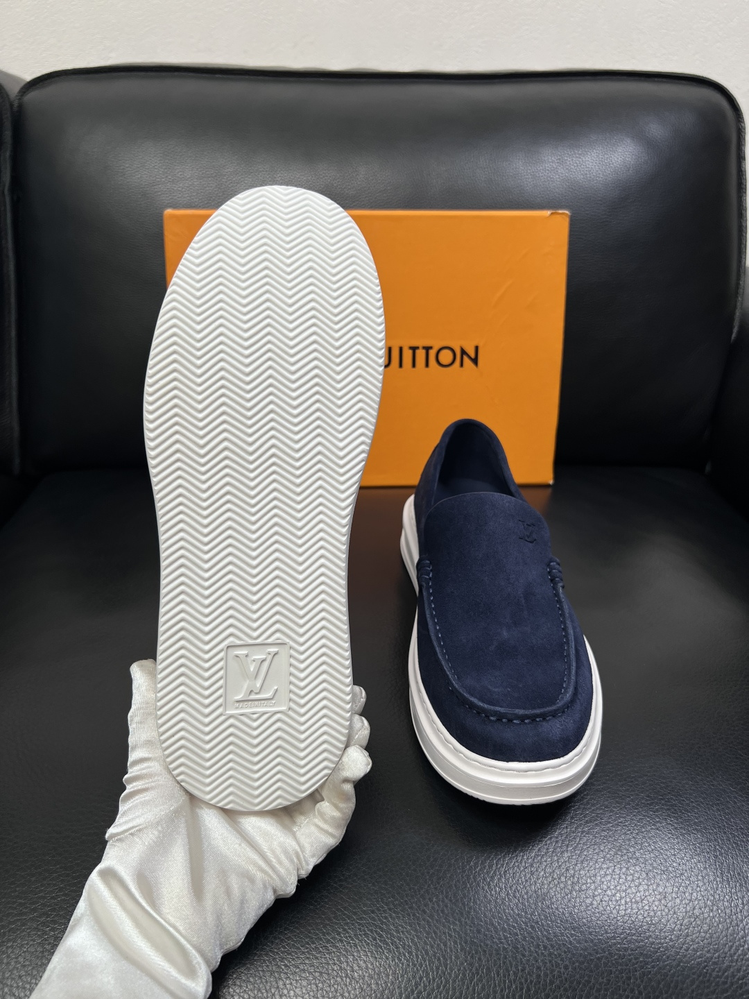 Lv  高品质  顶级工艺品  路易威登，运动板鞋专柜同步，鞋面意大利进口，高品质拼接缤纷色彩复杂工艺品