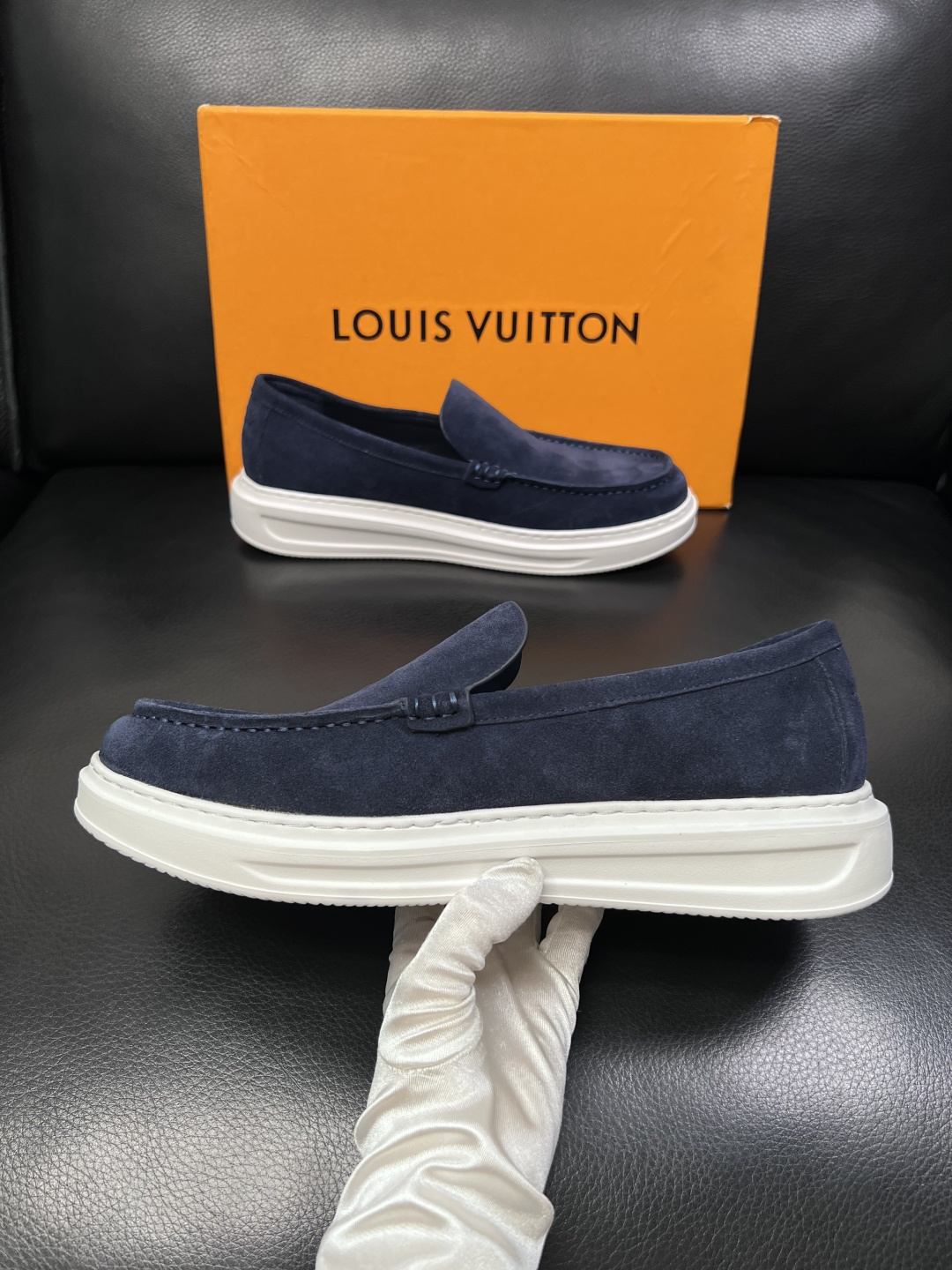 Lv  高品质  顶级工艺品  路易威登，运动板鞋专柜同步，鞋面意大利进口，高品质拼接缤纷色彩复杂工艺品