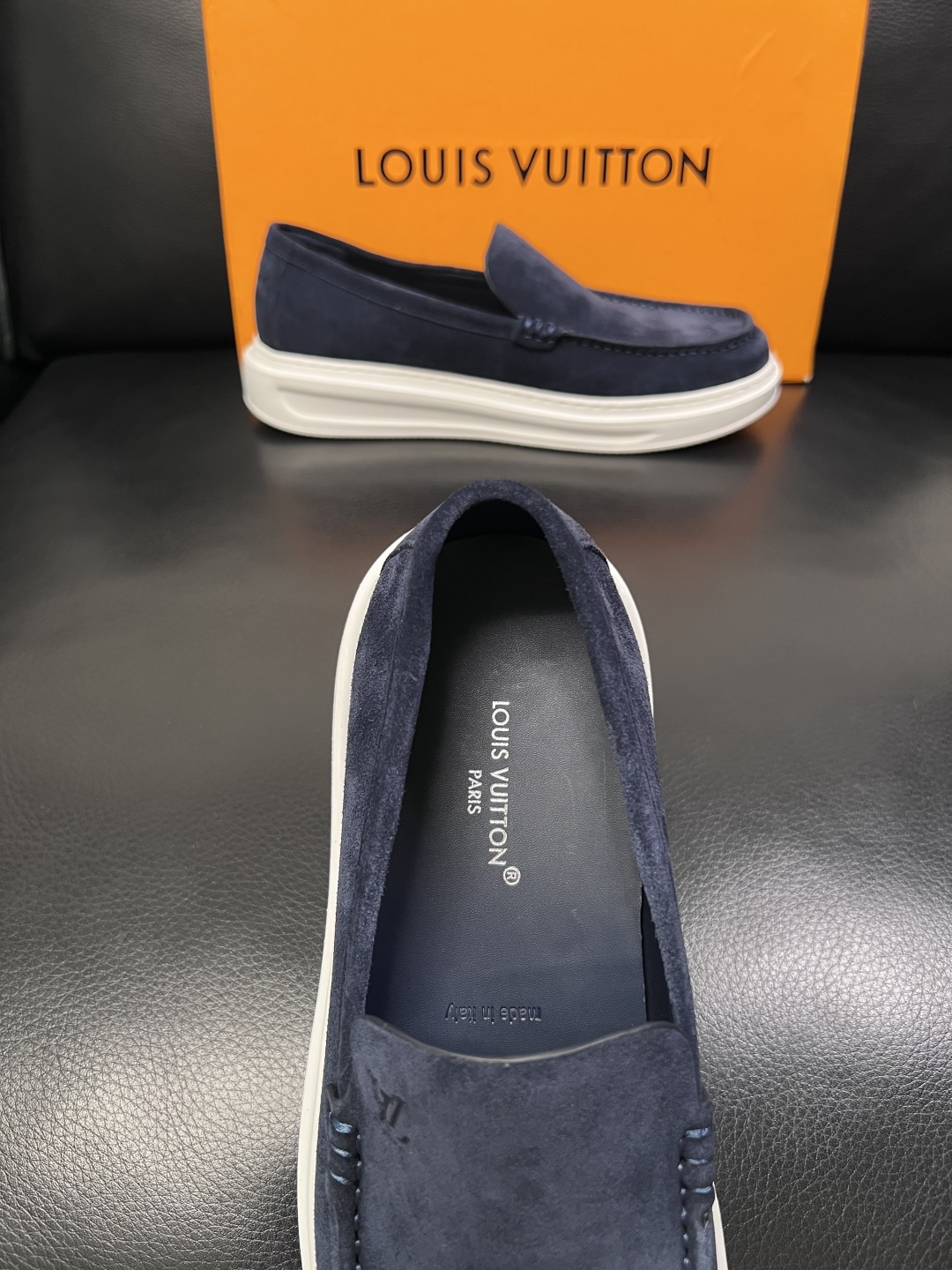 Lv  高品质  顶级工艺品  路易威登，运动板鞋专柜同步，鞋面意大利进口，高品质拼接缤纷色彩复杂工艺品