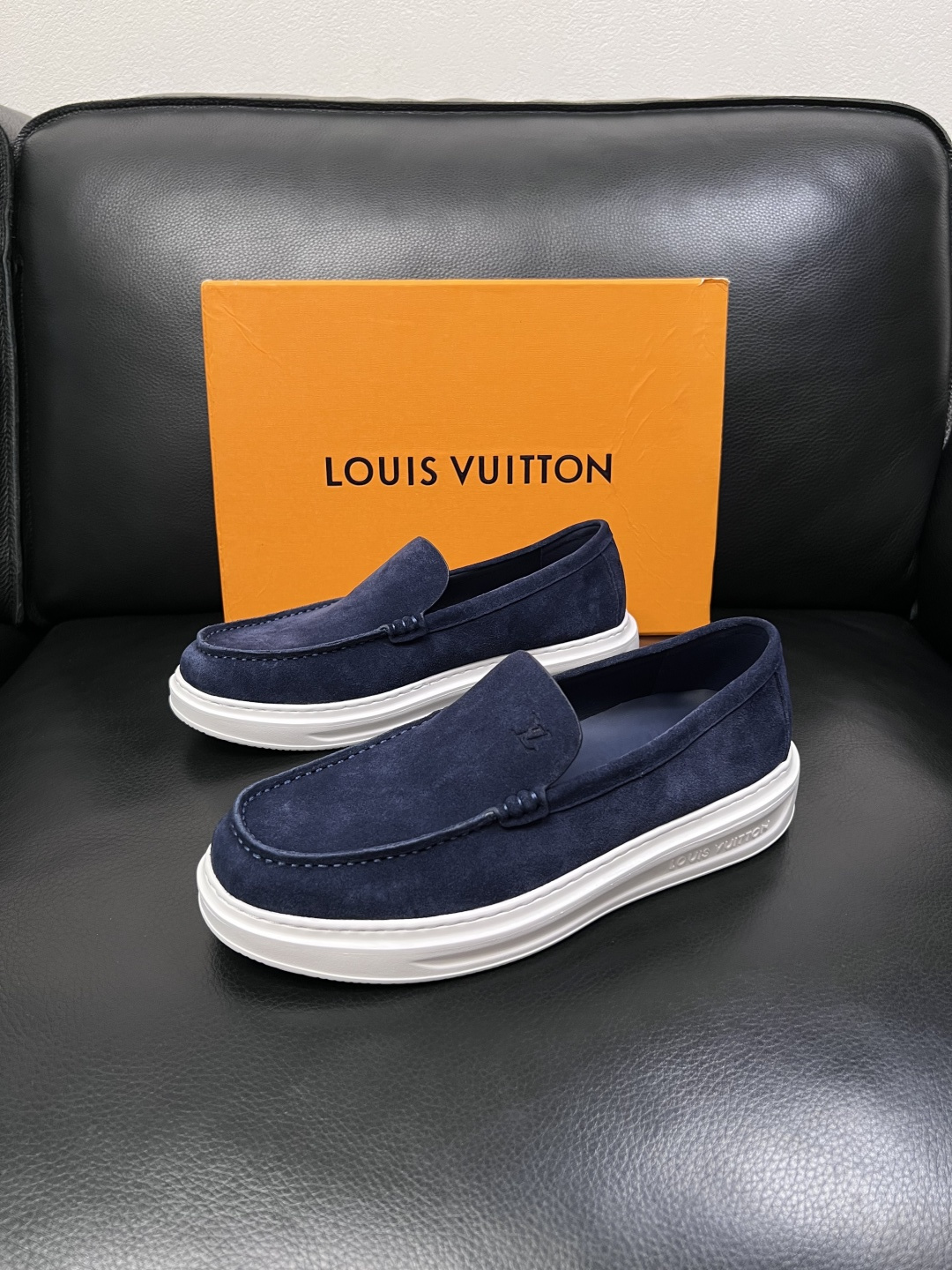 Lv  高品质  顶级工艺品  路易威登，运动板鞋专柜同步，鞋面意大利进口，高品质拼接缤纷色彩复杂工艺品