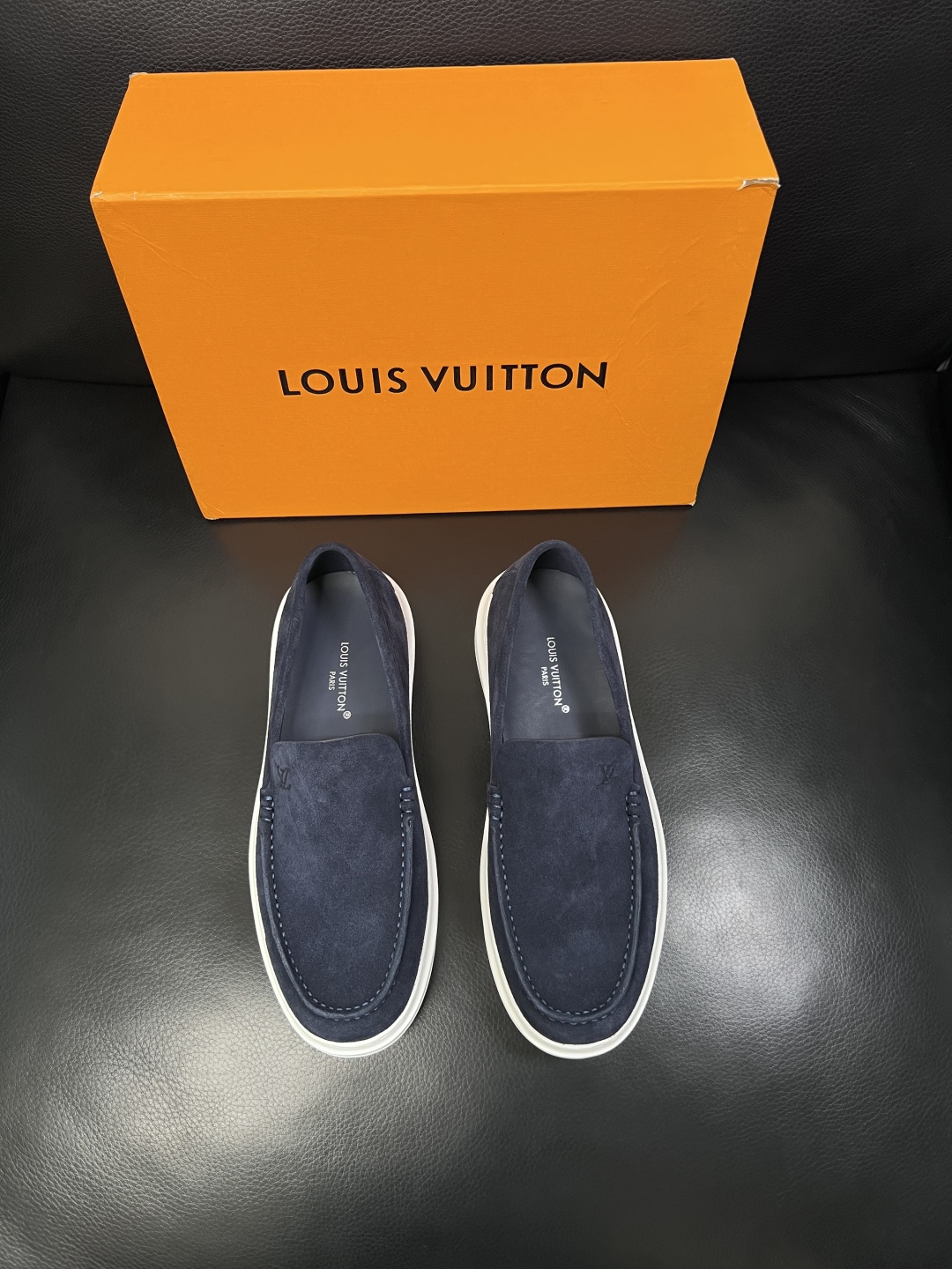 Lv  高品质  顶级工艺品  路易威登，运动板鞋专柜同步，鞋面意大利进口，高品质拼接缤纷色彩复杂工艺品