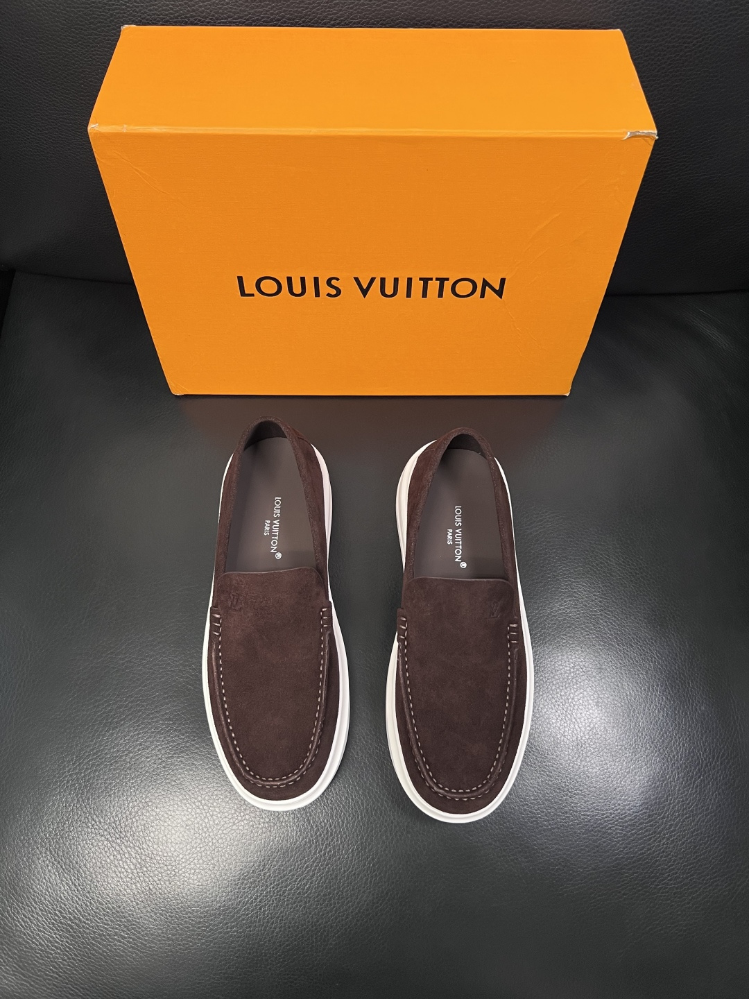 Lv  高品质  顶级工艺品  路易威登，运动板鞋专柜同步，鞋面意大利进口，高品质拼接缤纷色彩复杂工艺品