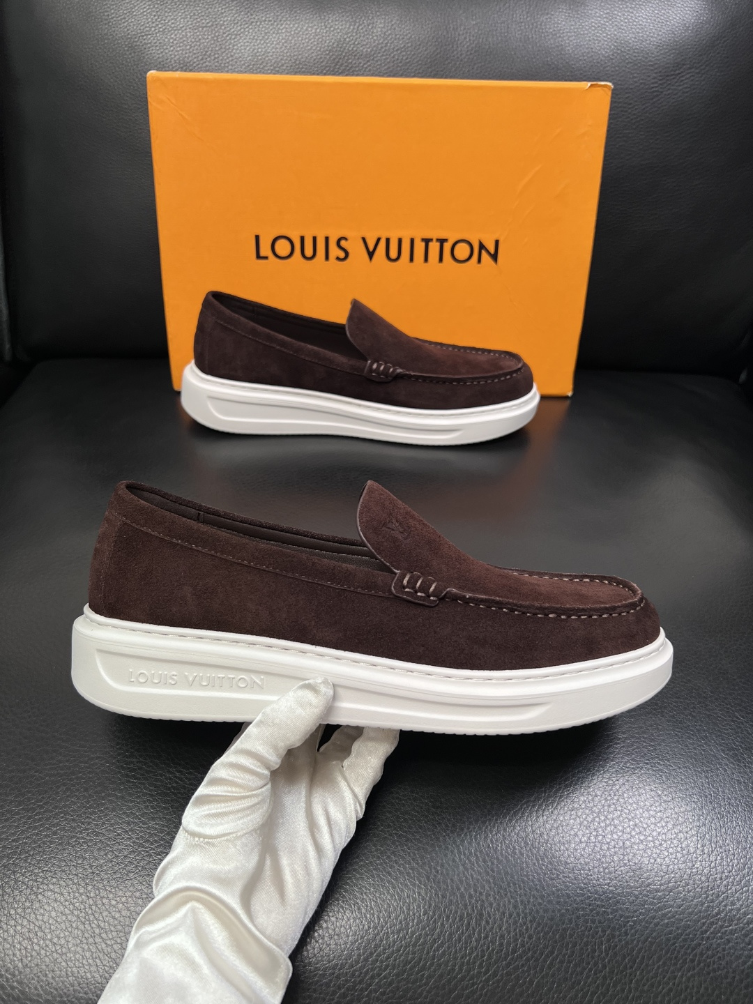 Lv  高品质  顶级工艺品  路易威登，运动板鞋专柜同步，鞋面意大利进口，高品质拼接缤纷色彩复杂工艺品