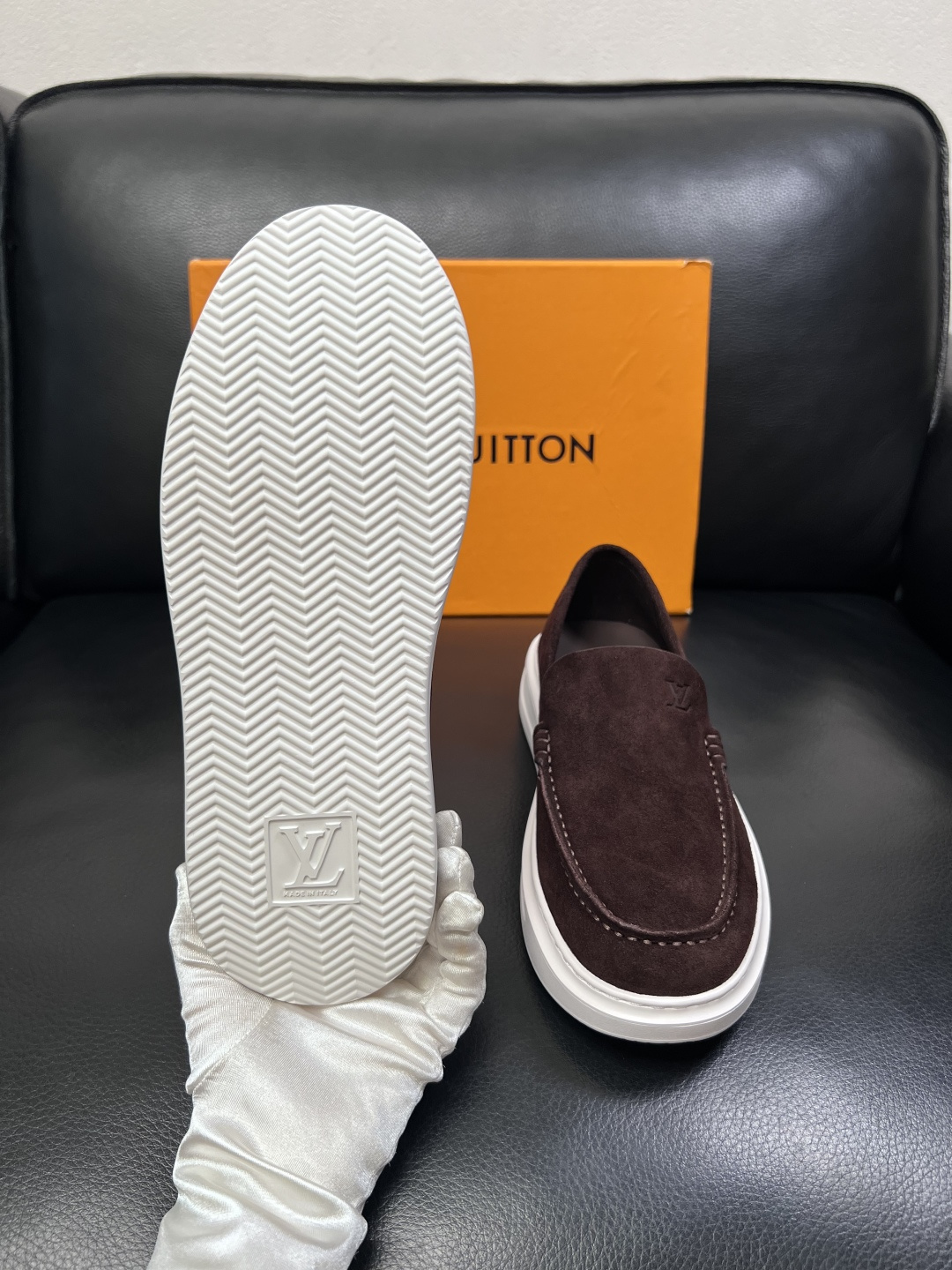 Lv  高品质  顶级工艺品  路易威登，运动板鞋专柜同步，鞋面意大利进口，高品质拼接缤纷色彩复杂工艺品