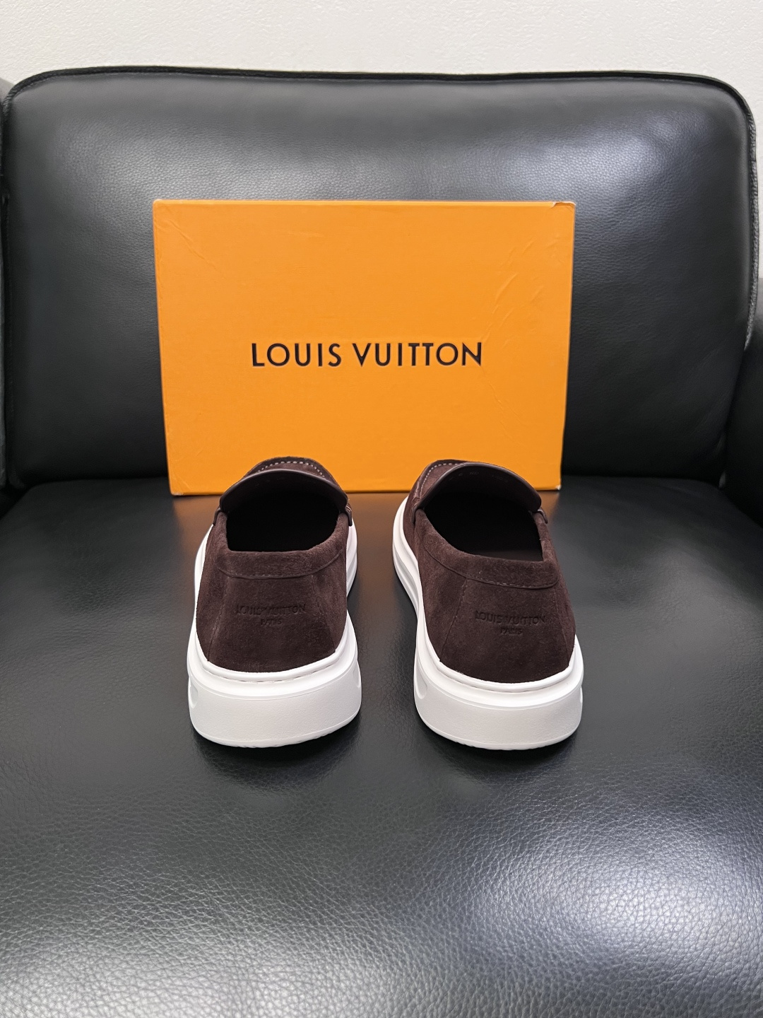 Lv  高品质  顶级工艺品  路易威登，运动板鞋专柜同步，鞋面意大利进口，高品质拼接缤纷色彩复杂工艺品