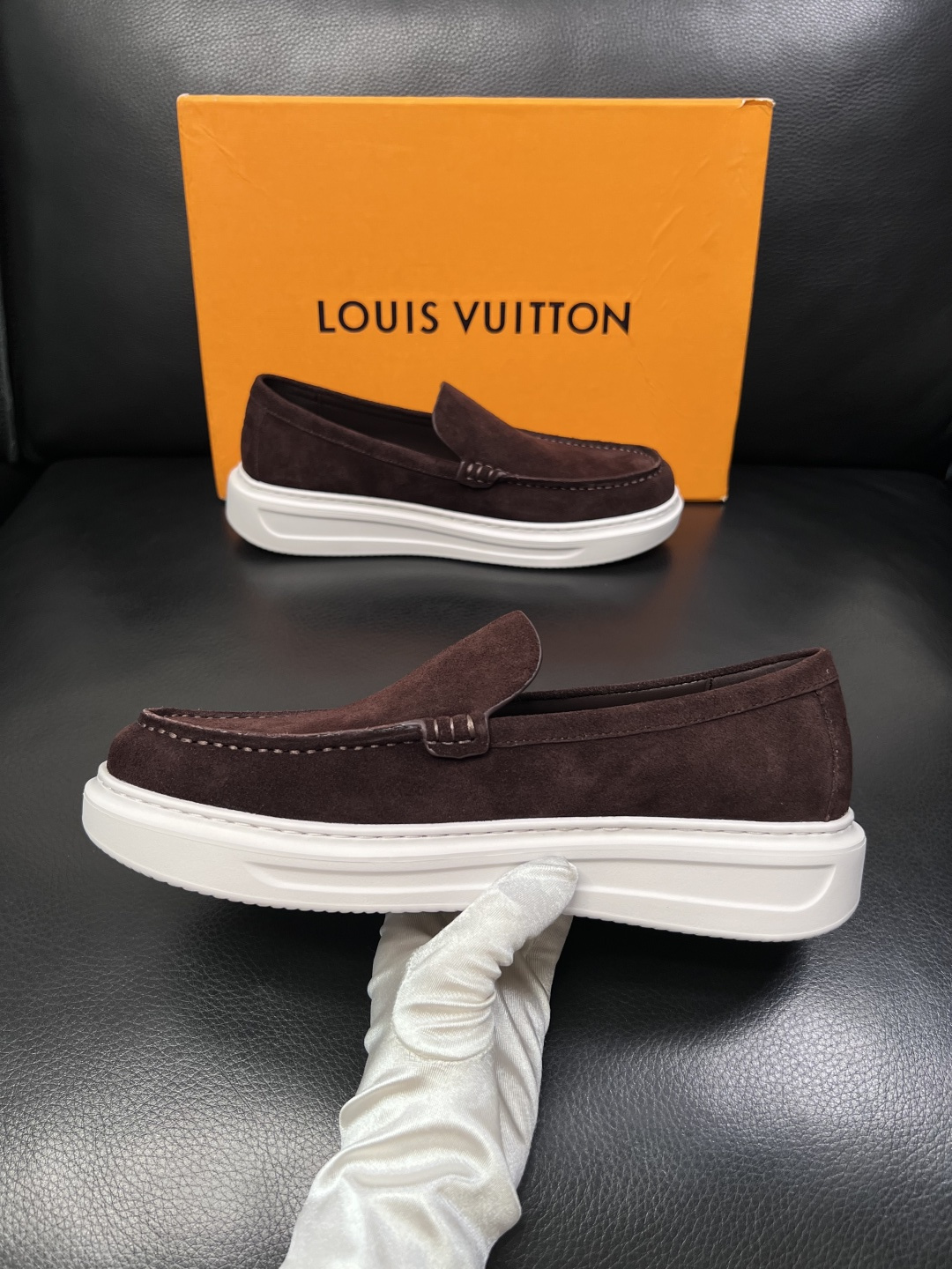Lv  高品质  顶级工艺品  路易威登，运动板鞋专柜同步，鞋面意大利进口，高品质拼接缤纷色彩复杂工艺品