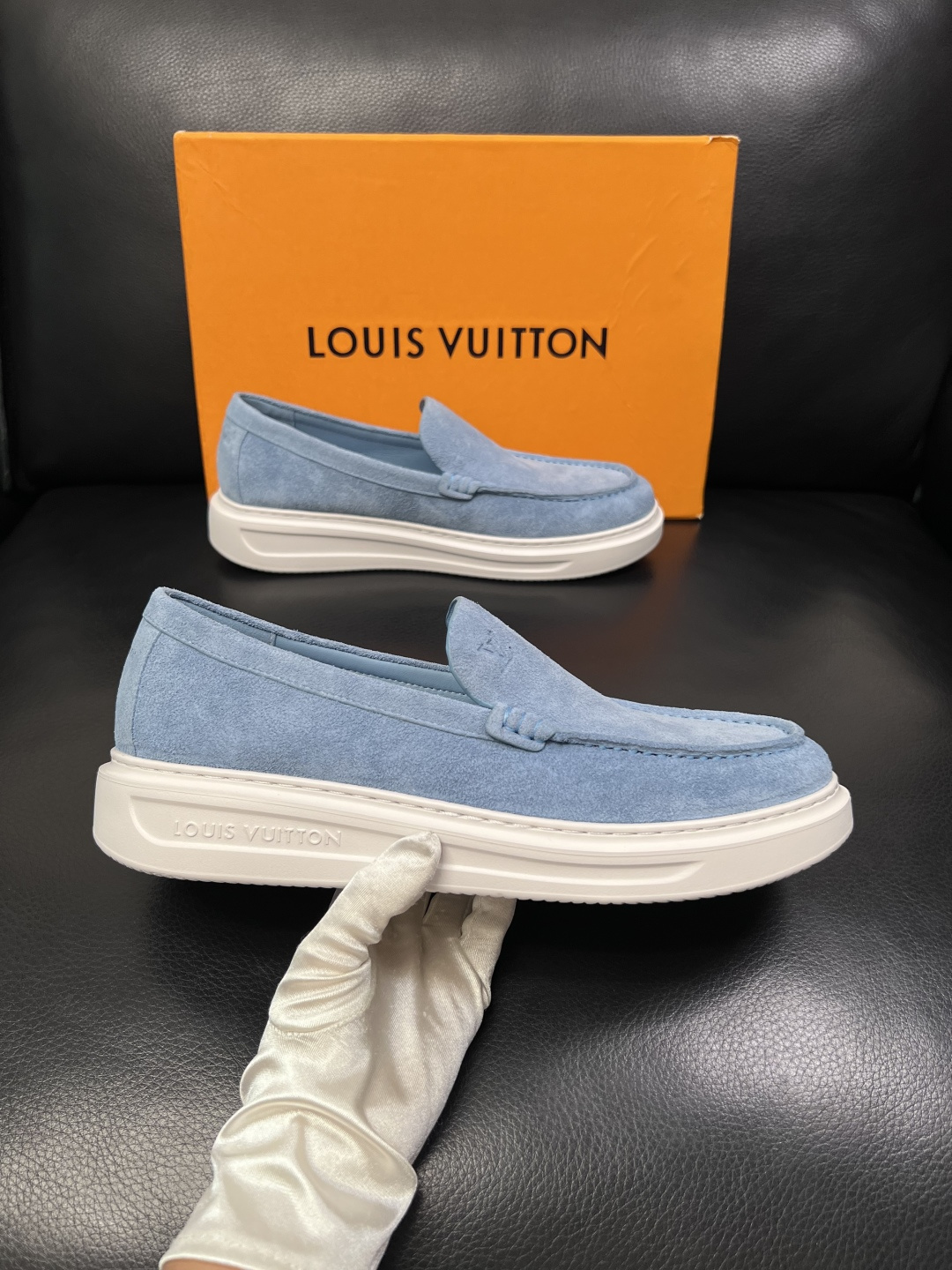 Lv  高品质  顶级工艺品  路易威登，运动板鞋专柜同步，鞋面意大利进口，高品质拼接缤纷色彩复杂工艺品