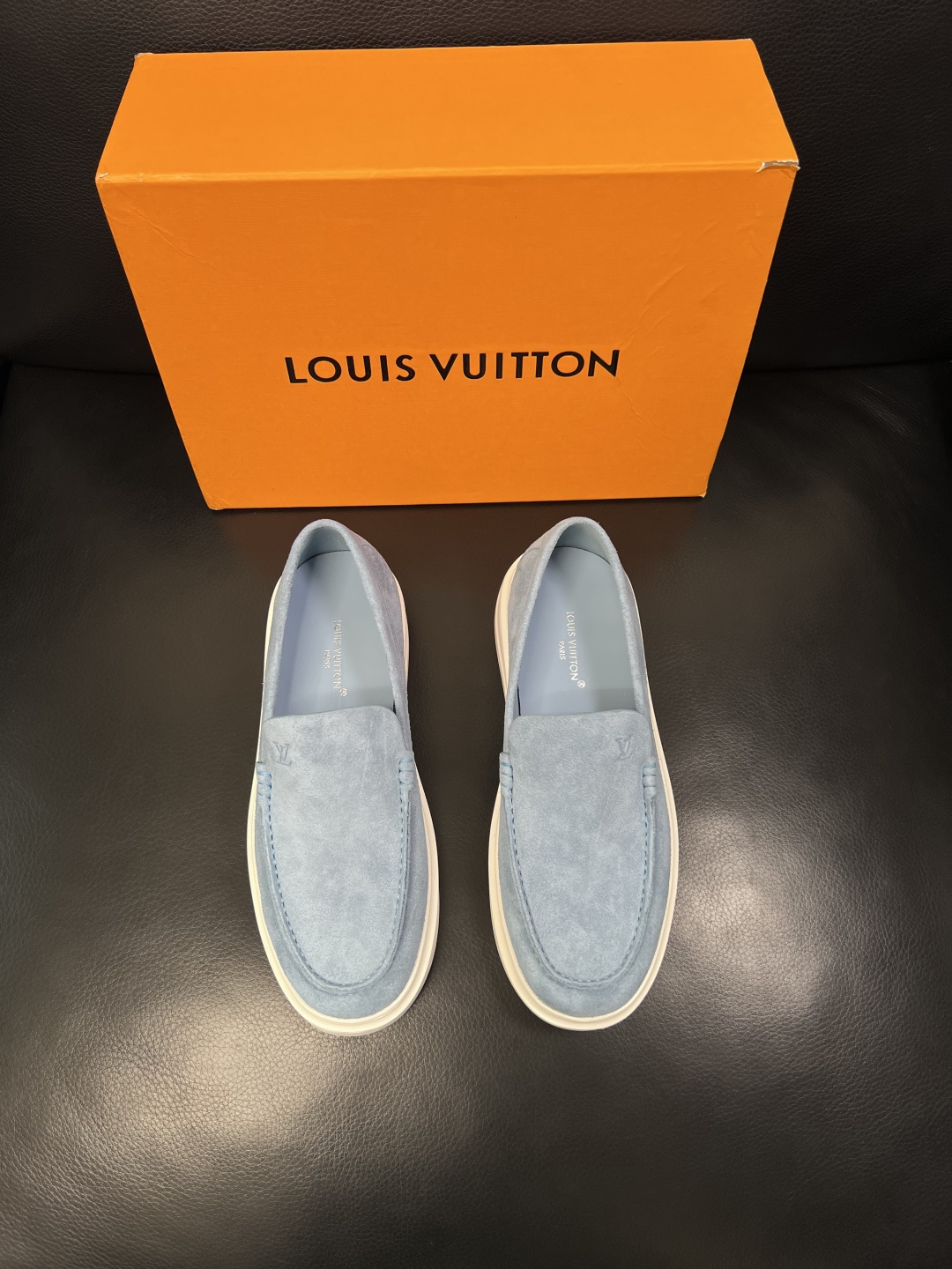 Lv  高品质  顶级工艺品  路易威登，运动板鞋专柜同步，鞋面意大利进口，高品质拼接缤纷色彩复杂工艺品