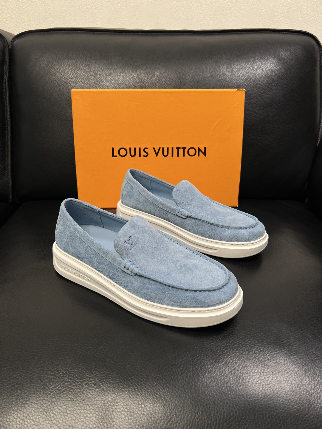NO:833756,Lv high-quality top crafts Louis Vuitton, sports sneakers counter synchronization, uppers imported from Italy, high-quality splicing colorful complex crafts, imported cowhide lining is soft and comfortable, original soles are specially provided by the original factory, TPU exclusive movable molded soles are super comfortable, original factory follow-up goods, code number 38-44 (customized 45),, louis vuitton, louis vuitton, cowhide19860909Lv 高品质 顶级工艺品 路易威登,运动板鞋专柜同步,鞋面意大利进口,高品质拼接缤纷色彩复杂工艺品,进口牛皮里垫柔软舒适,鞋底原厂特供原版底,TPU独家活动成型底超级舒适,原厂跟单货,码数 38-44（订做 45）,,louis vuitton,louis vuitton,cowhide,Men's shoes