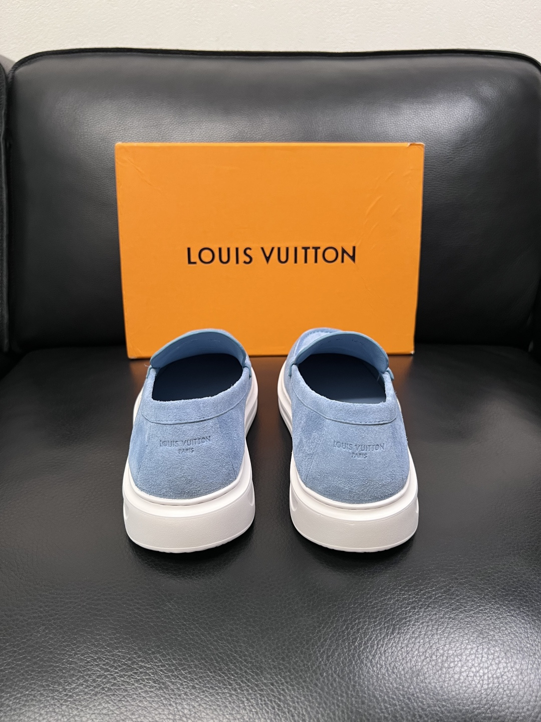 Lv  高品质  顶级工艺品  路易威登，运动板鞋专柜同步，鞋面意大利进口，高品质拼接缤纷色彩复杂工艺品