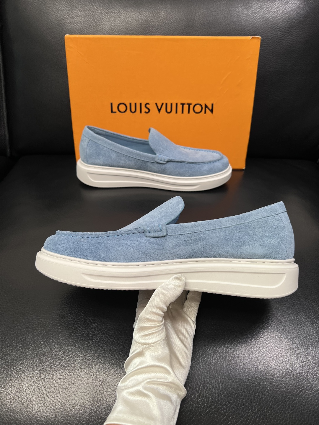 Lv  高品质  顶级工艺品  路易威登，运动板鞋专柜同步，鞋面意大利进口，高品质拼接缤纷色彩复杂工艺品
