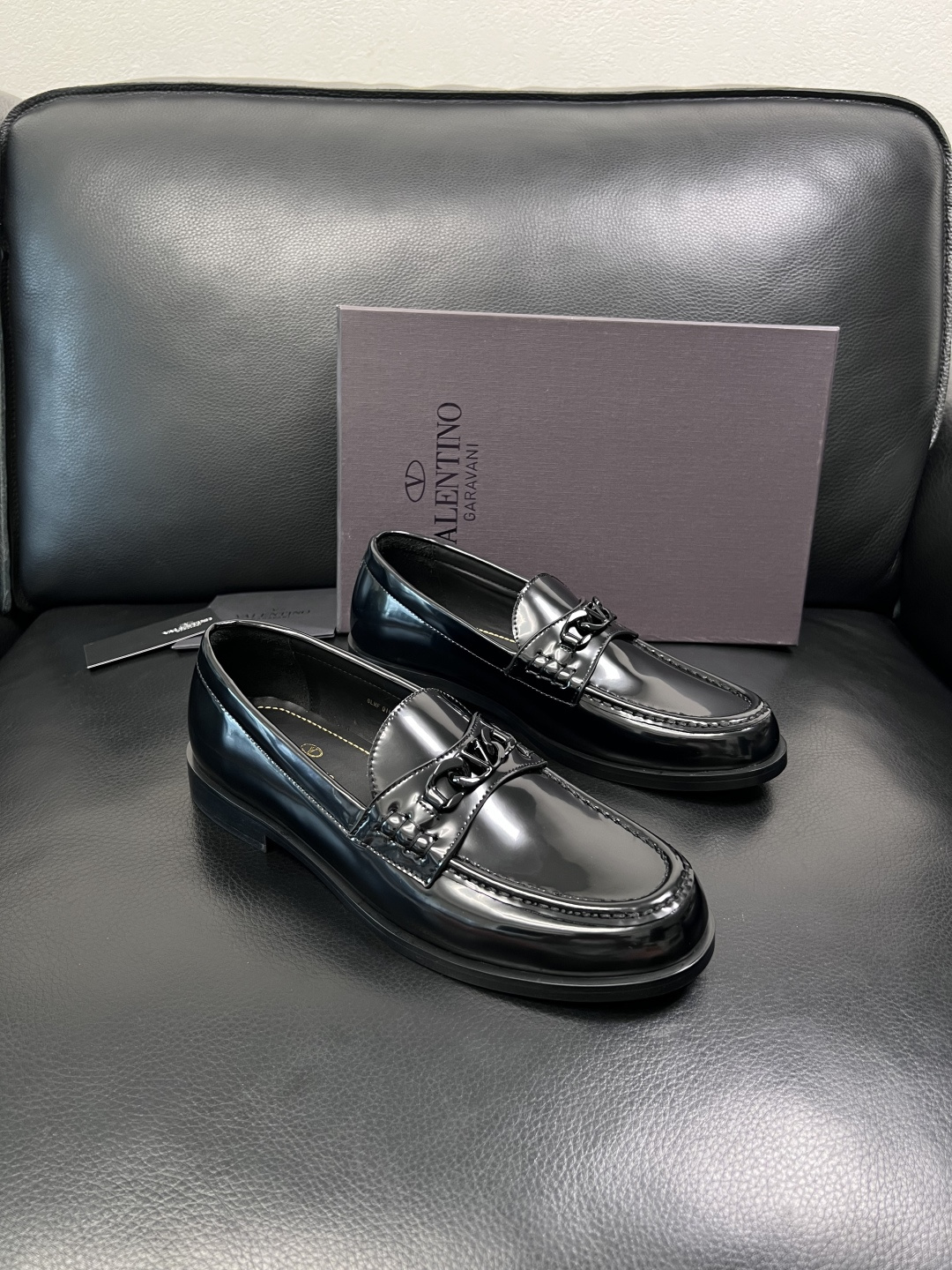 VALENTINO  高品质  顶级工艺品  华伦天奴，皮鞋专柜同步，鞋面意大利进口，高品质复杂工艺品，