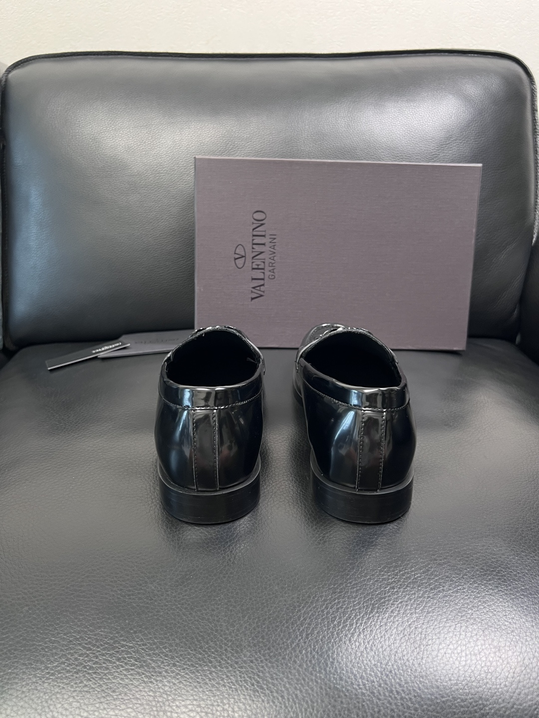 VALENTINO  高品质  顶级工艺品  华伦天奴，皮鞋专柜同步，鞋面意大利进口，高品质复杂工艺品，
