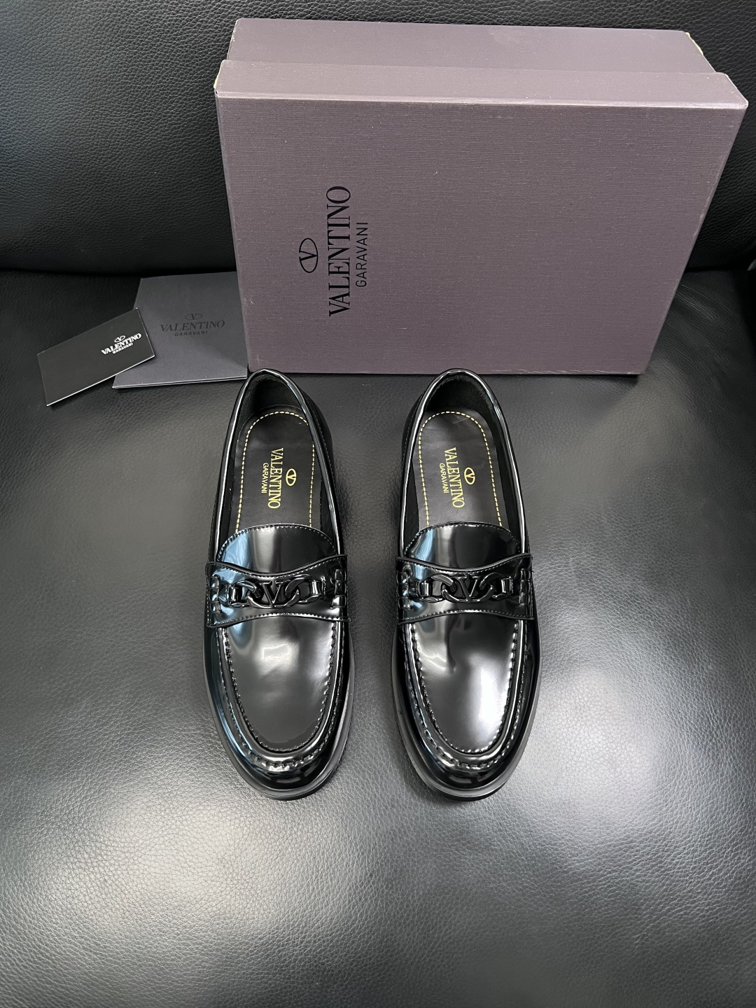 VALENTINO  高品质  顶级工艺品  华伦天奴，皮鞋专柜同步，鞋面意大利进口，高品质复杂工艺品，
