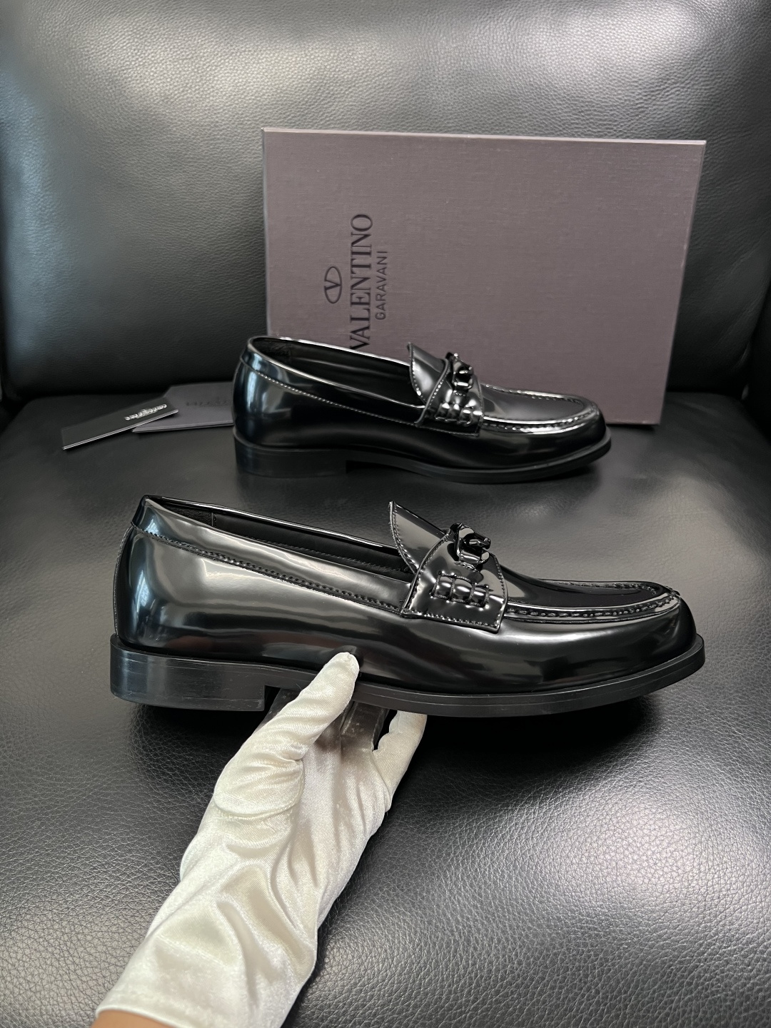 VALENTINO  高品质  顶级工艺品  华伦天奴，皮鞋专柜同步，鞋面意大利进口，高品质复杂工艺品，