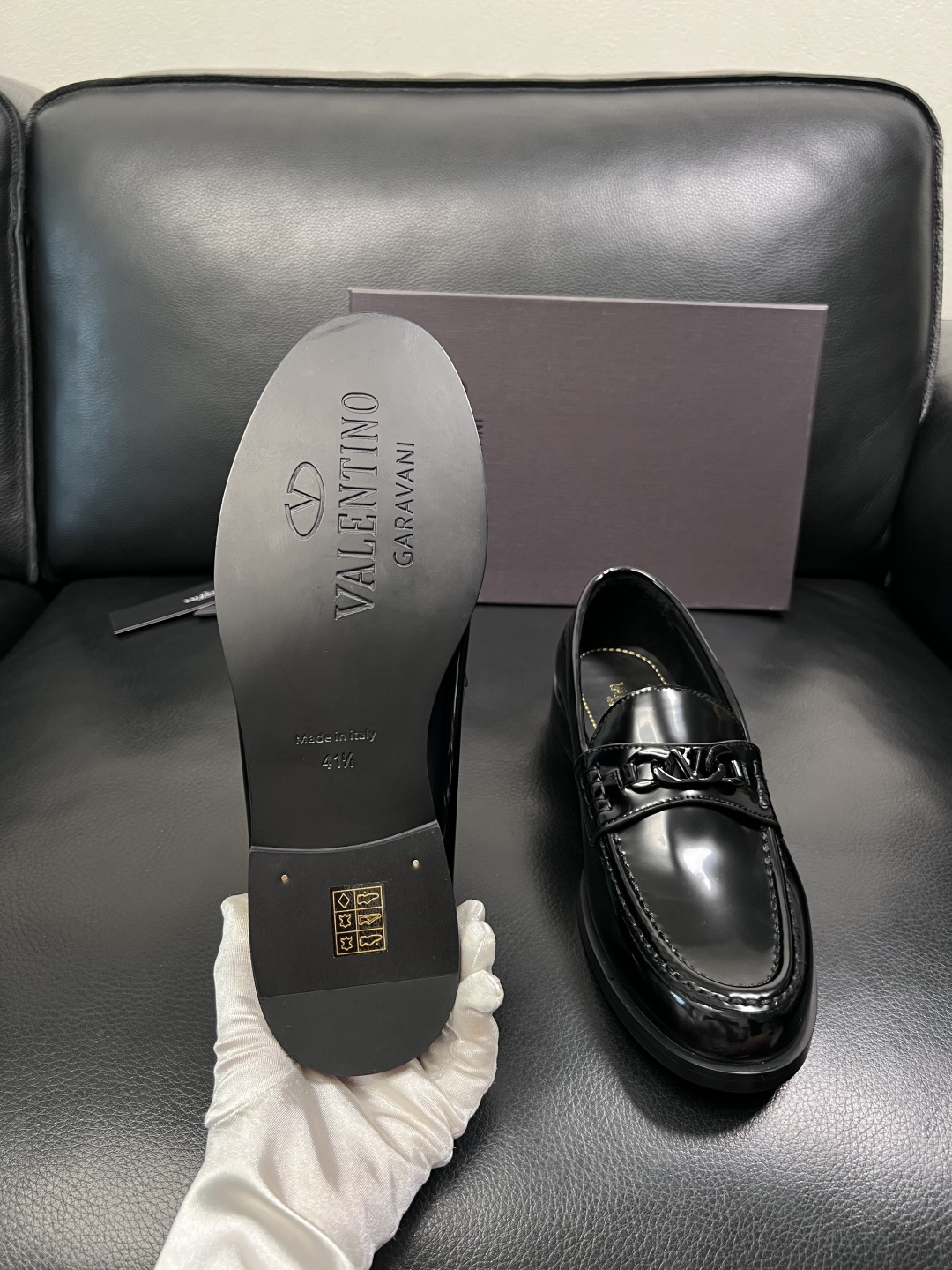 VALENTINO  高品质  顶级工艺品  华伦天奴，皮鞋专柜同步，鞋面意大利进口，高品质复杂工艺品，