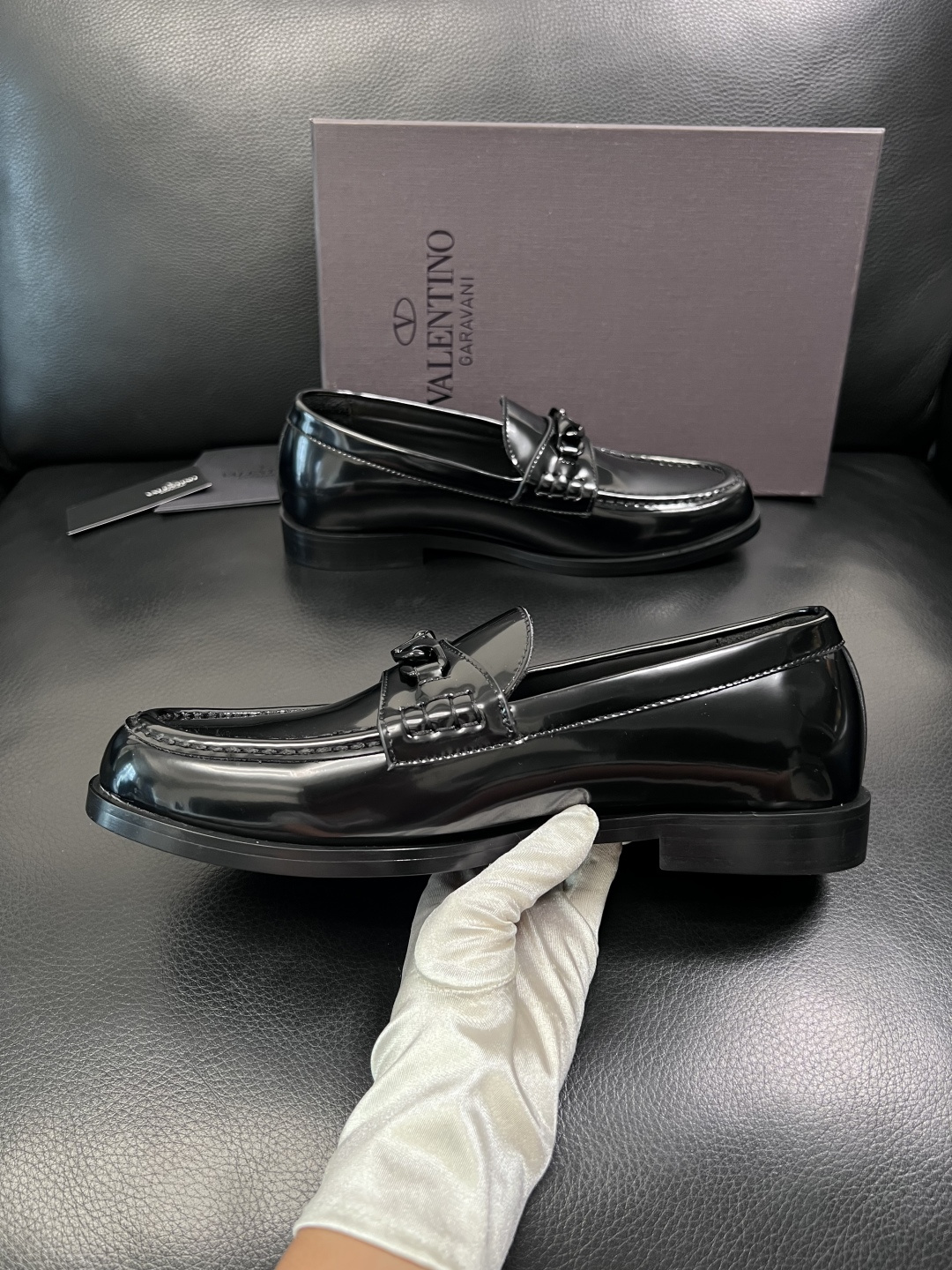 VALENTINO  高品质  顶级工艺品  华伦天奴，皮鞋专柜同步，鞋面意大利进口，高品质复杂工艺品，