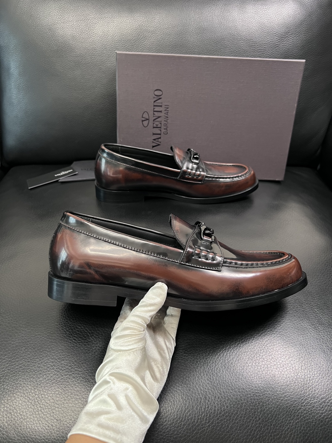 VALENTINO  高品质  顶级工艺品  华伦天奴，皮鞋专柜同步，鞋面意大利进口，高品质复杂工艺品，