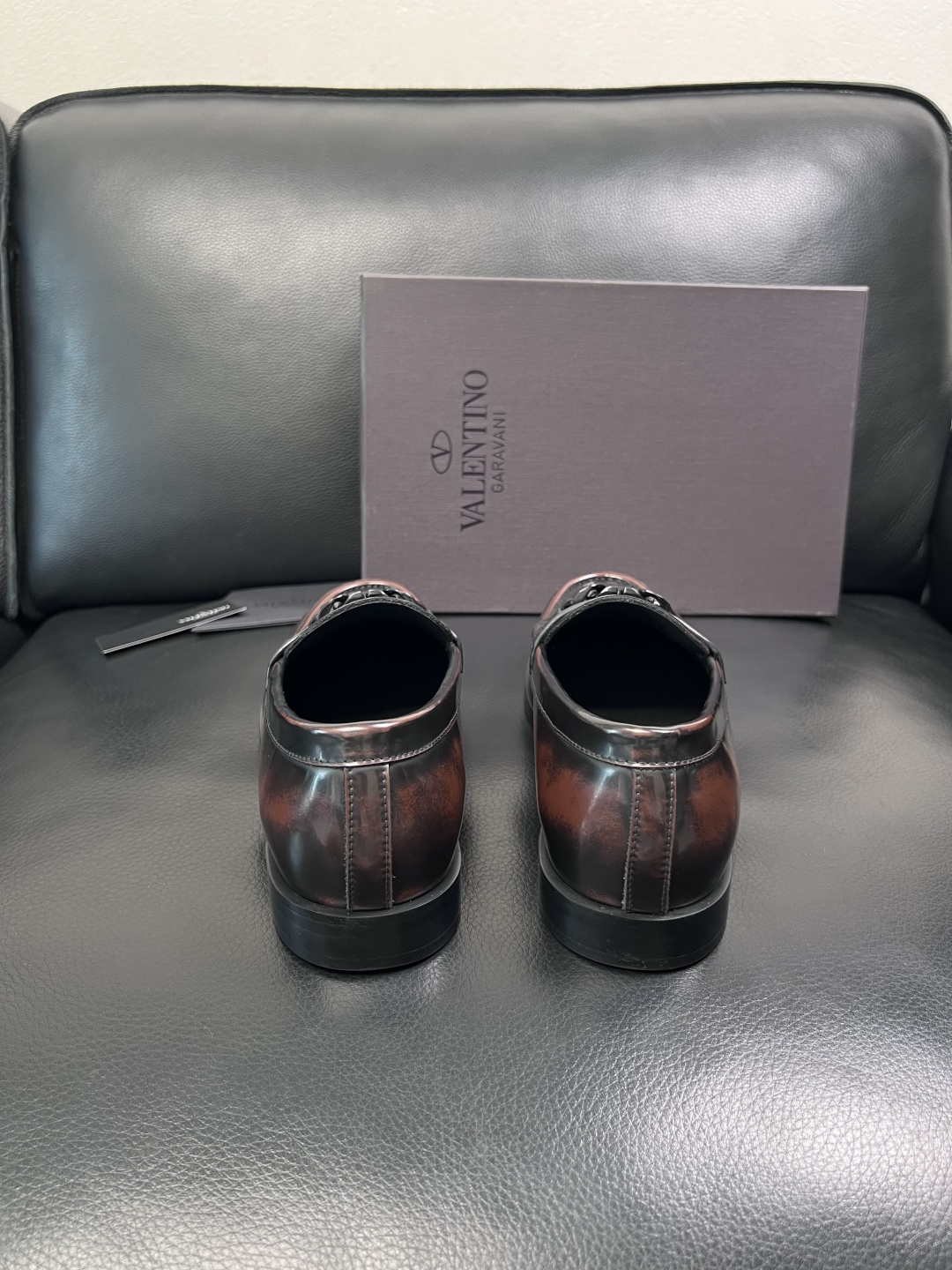 VALENTINO  高品质  顶级工艺品  华伦天奴，皮鞋专柜同步，鞋面意大利进口，高品质复杂工艺品，