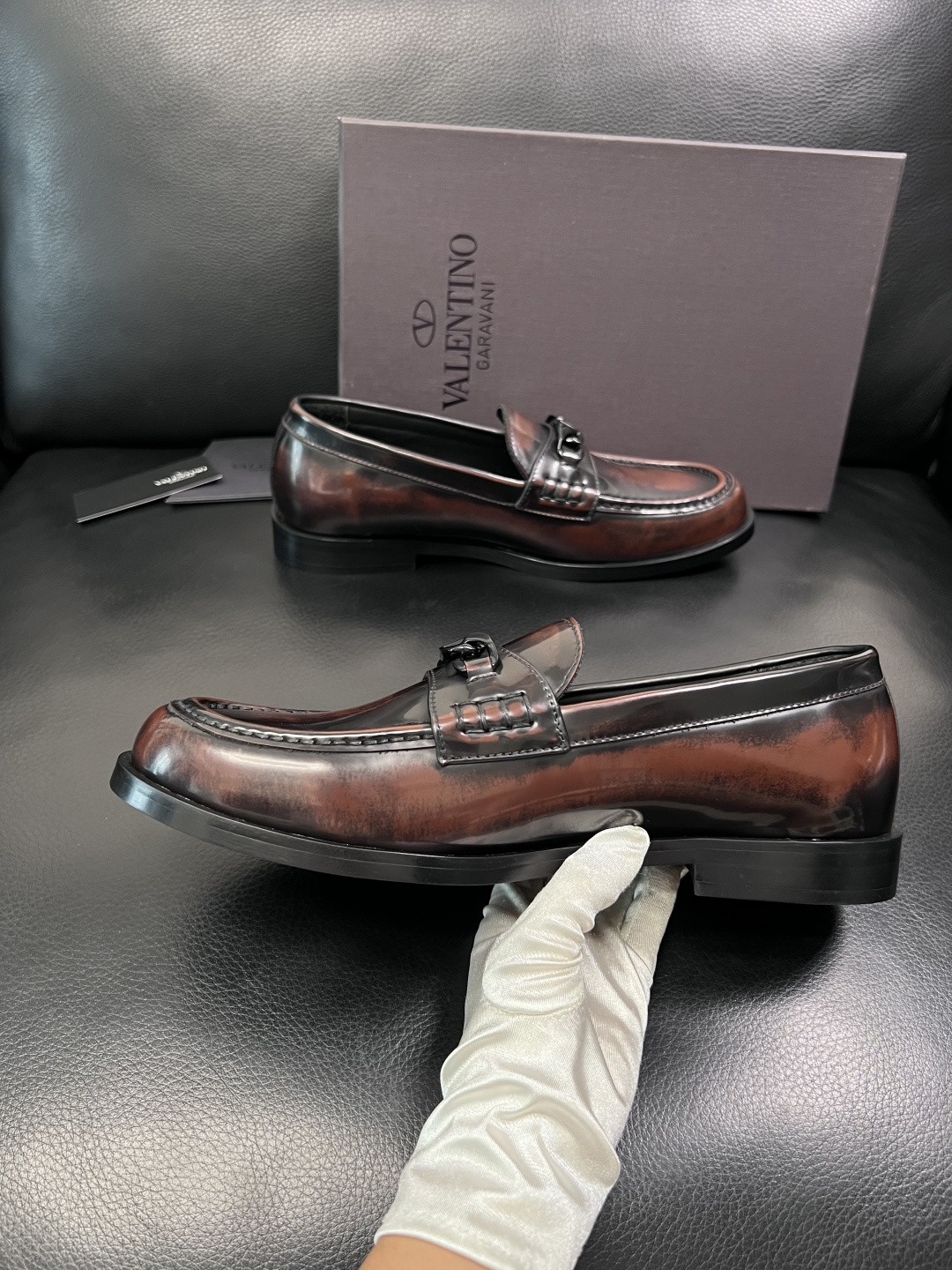 VALENTINO  高品质  顶级工艺品  华伦天奴，皮鞋专柜同步，鞋面意大利进口，高品质复杂工艺品，