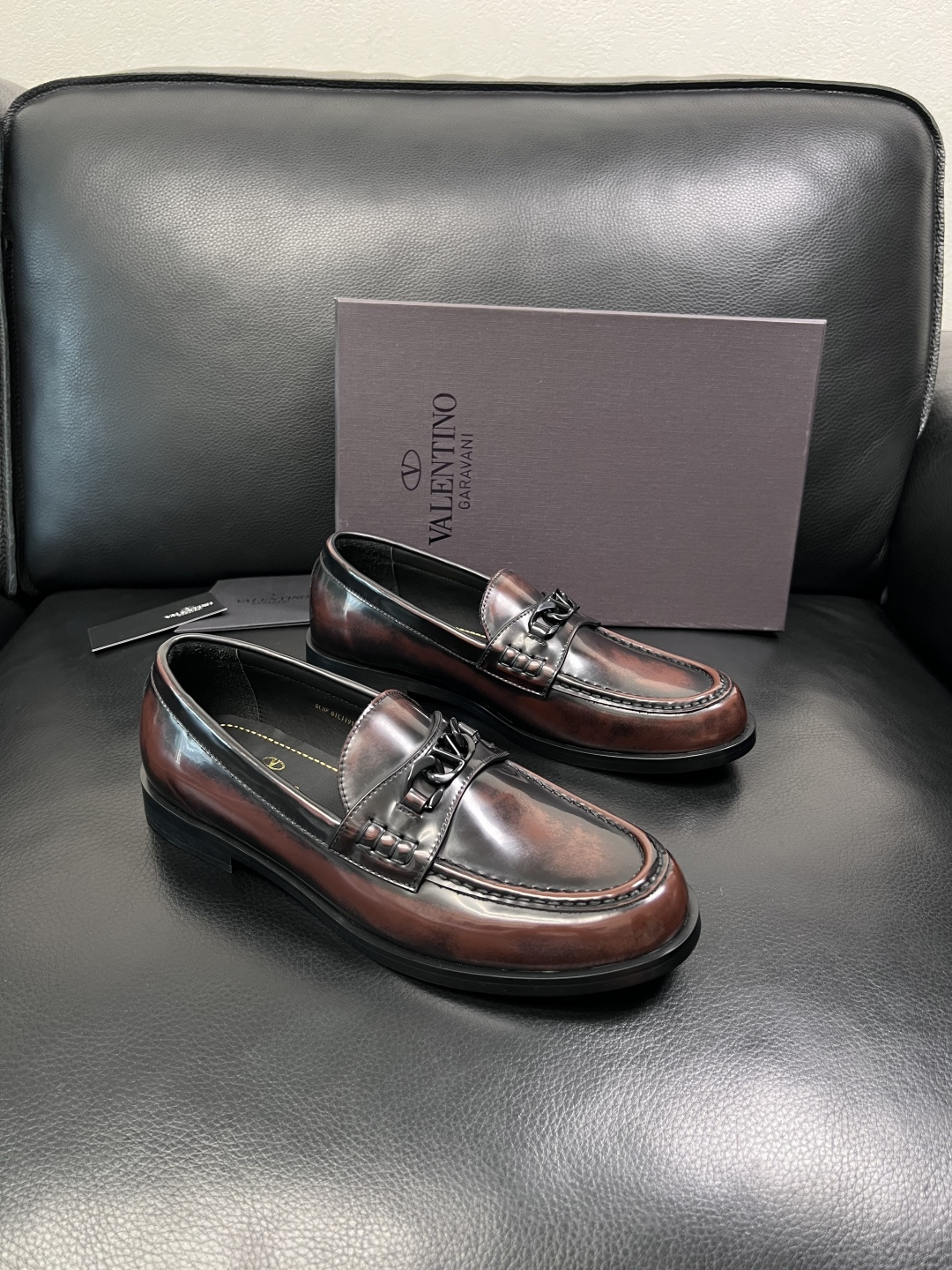 VALENTINO  高品质  顶级工艺品  华伦天奴，皮鞋专柜同步，鞋面意大利进口，高品质复杂工艺品，