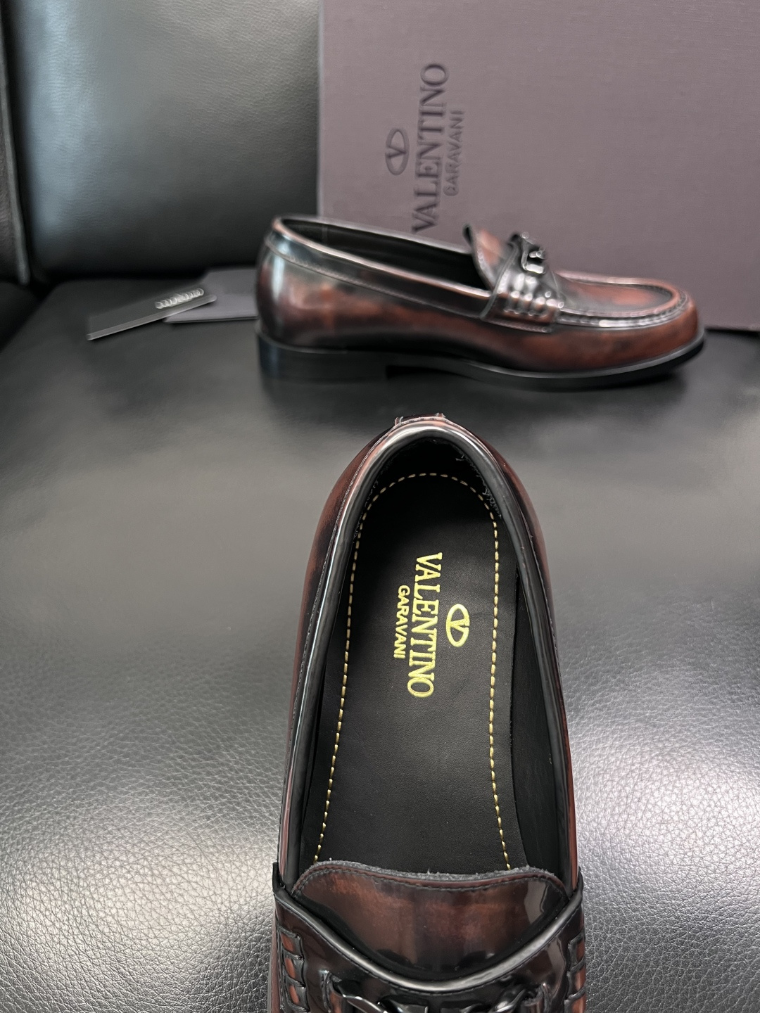 VALENTINO  高品质  顶级工艺品  华伦天奴，皮鞋专柜同步，鞋面意大利进口，高品质复杂工艺品，