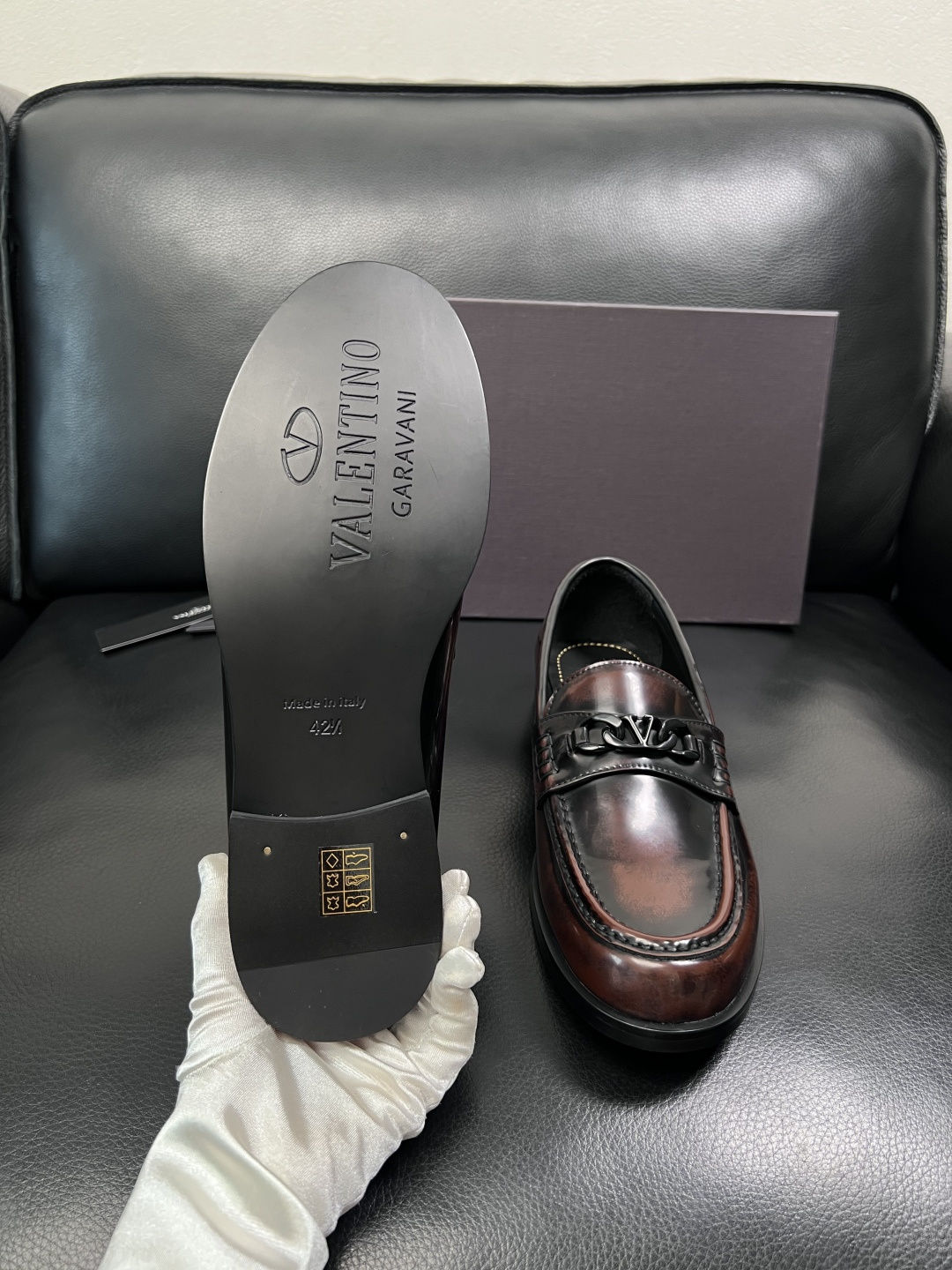 VALENTINO  高品质  顶级工艺品  华伦天奴，皮鞋专柜同步，鞋面意大利进口，高品质复杂工艺品，