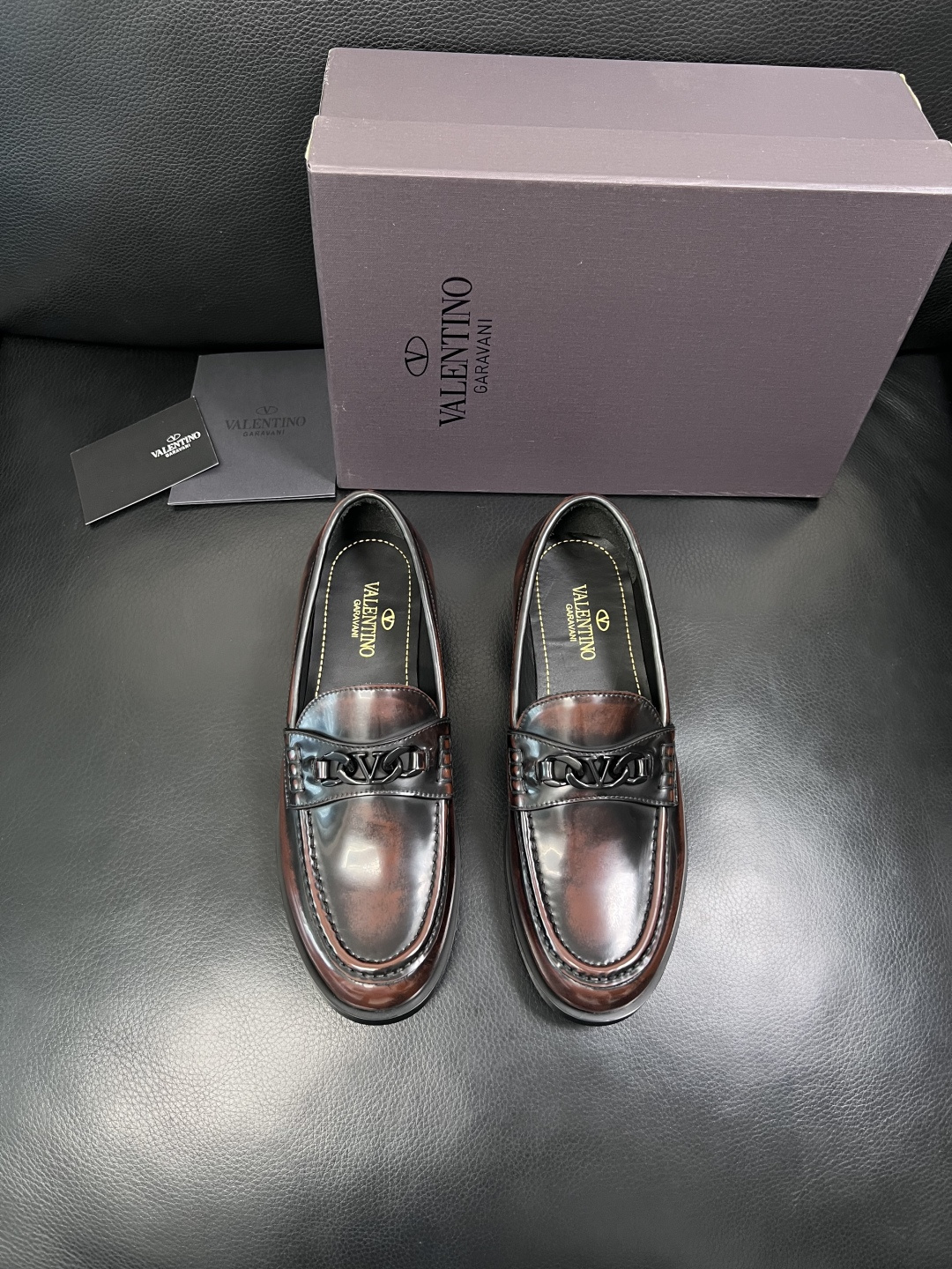 VALENTINO  高品质  顶级工艺品  华伦天奴，皮鞋专柜同步，鞋面意大利进口，高品质复杂工艺品，