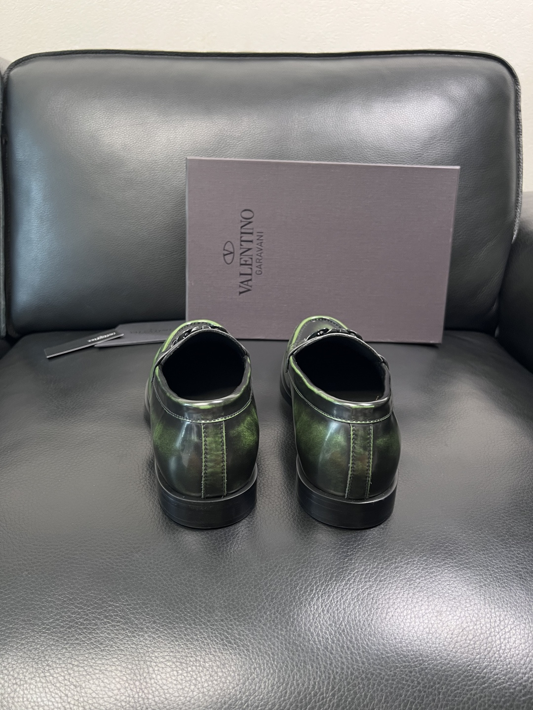 VALENTINO  高品质  顶级工艺品  华伦天奴，皮鞋专柜同步，鞋面意大利进口，高品质复杂工艺品，