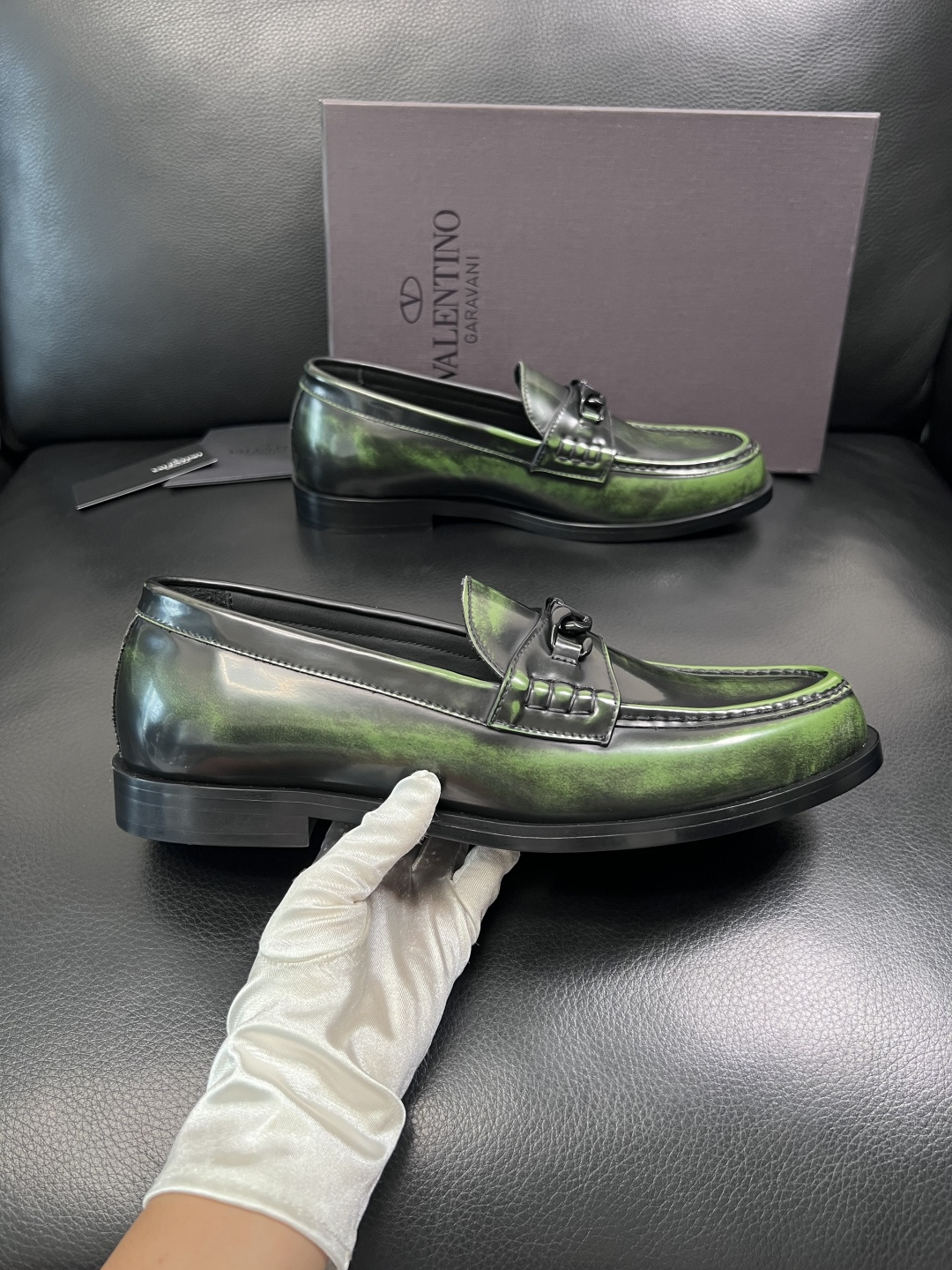 VALENTINO  高品质  顶级工艺品  华伦天奴，皮鞋专柜同步，鞋面意大利进口，高品质复杂工艺品，